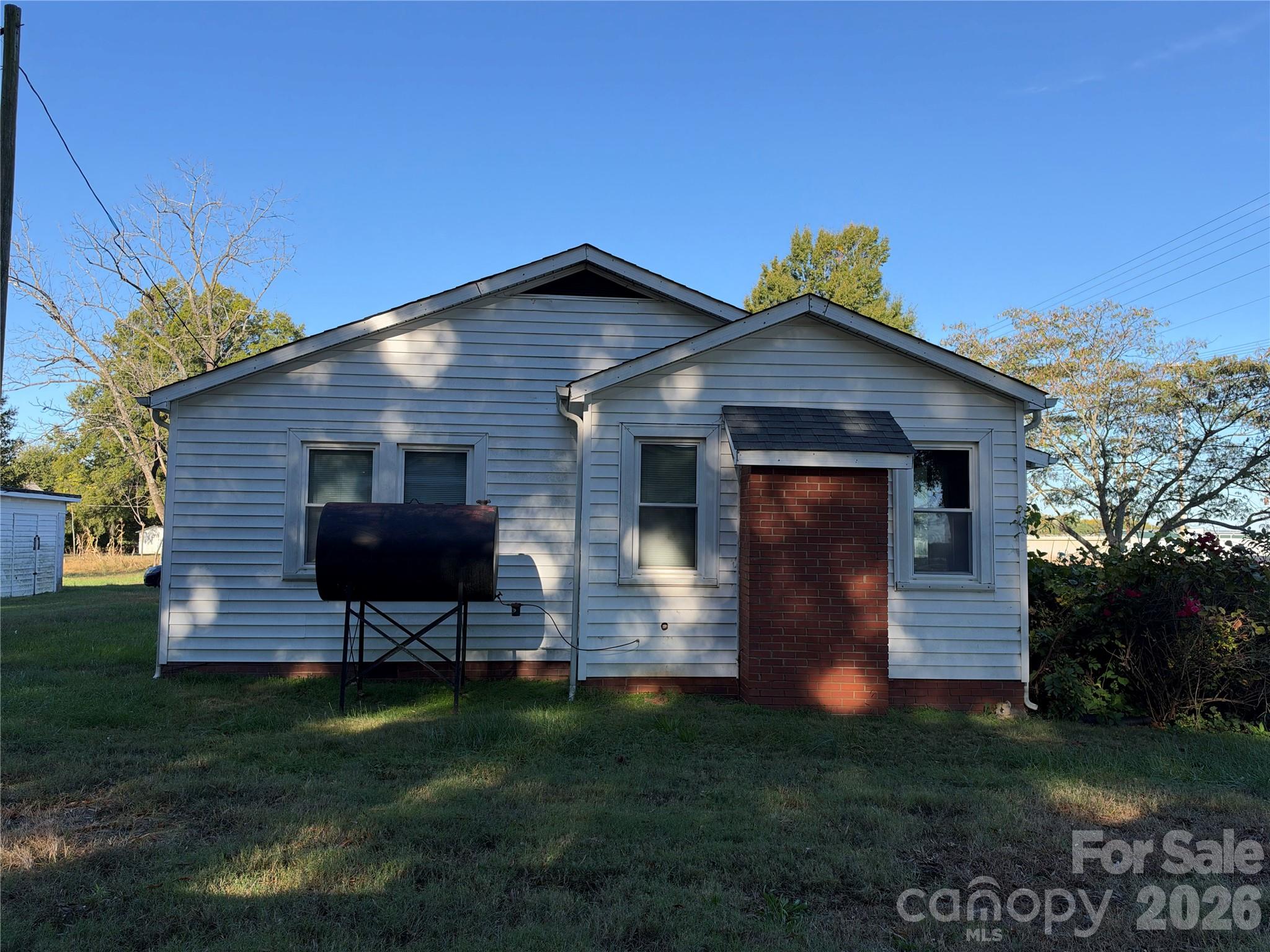 Single Family Residence at 3653 Taylorsville Highway, Statesville, photo 2 of 34