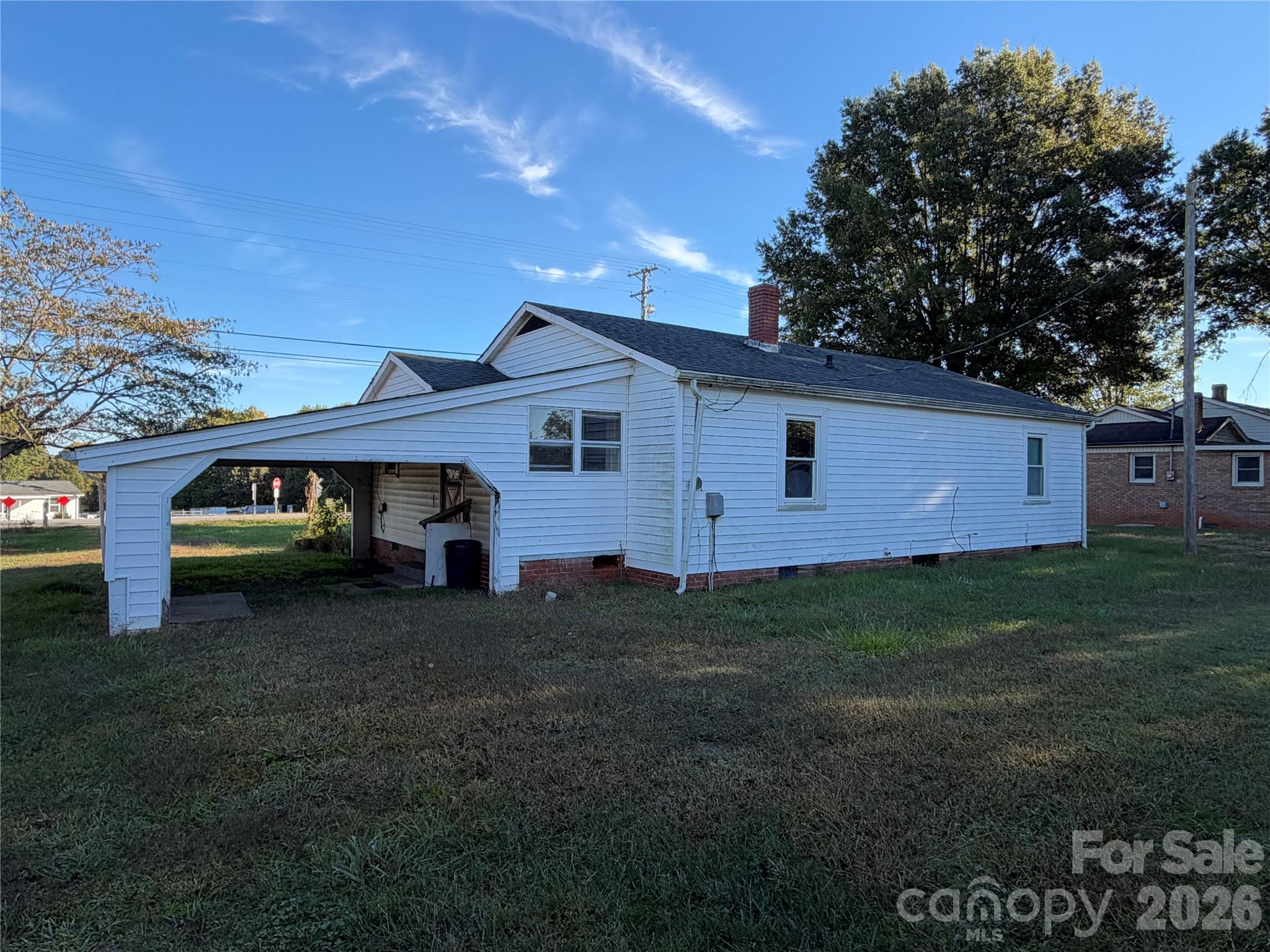 Single Family Residence at 3653 Taylorsville Highway, Statesville, photo 4 of 34