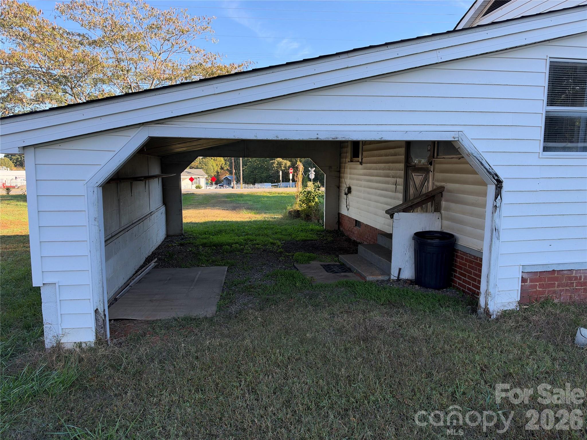 Single Family Residence at 3653 Taylorsville Highway, Statesville, photo 5 of 34