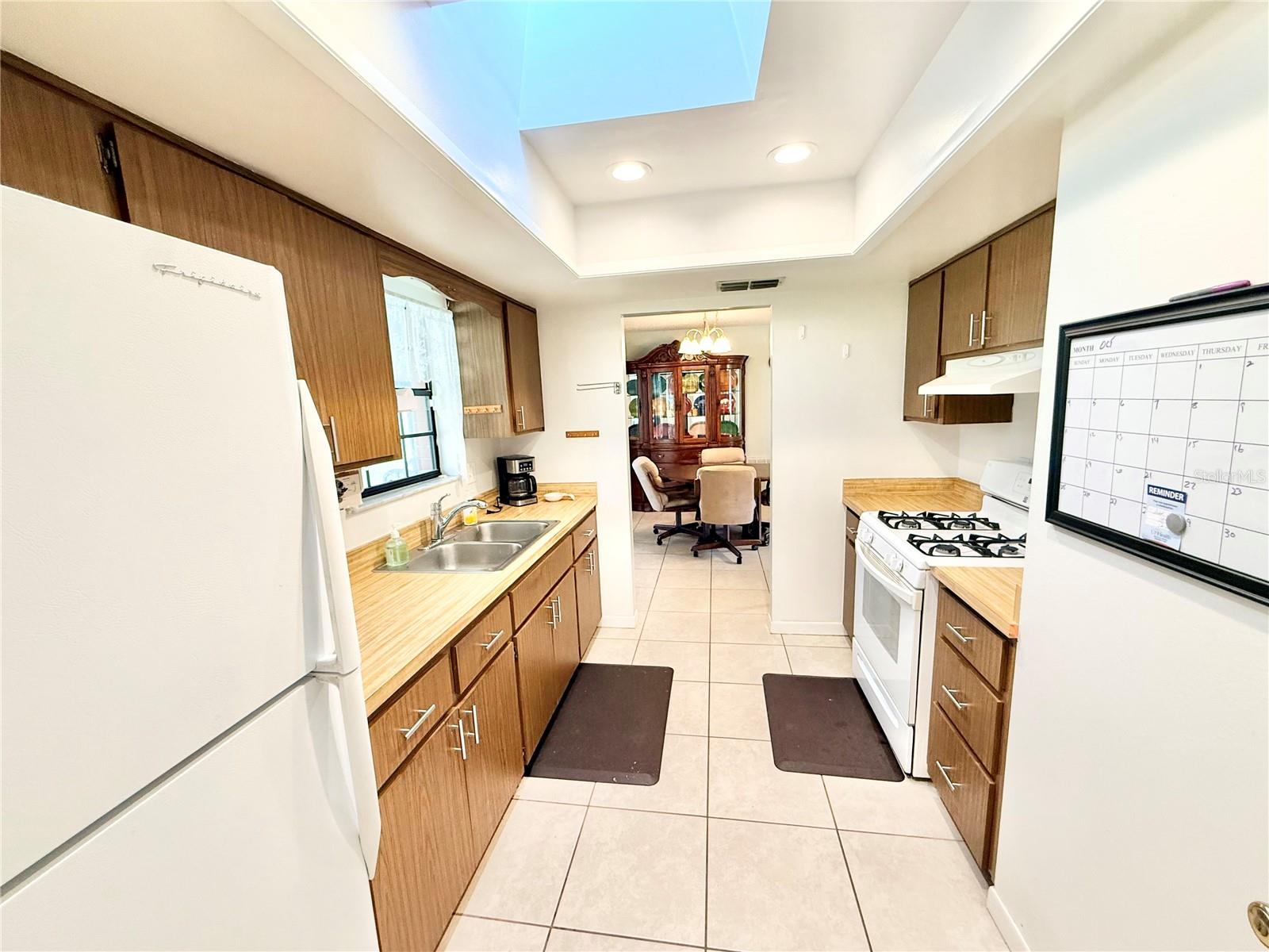Single Family Residence at 1031 PARK AVE, TAVARES, photo 5 of 26