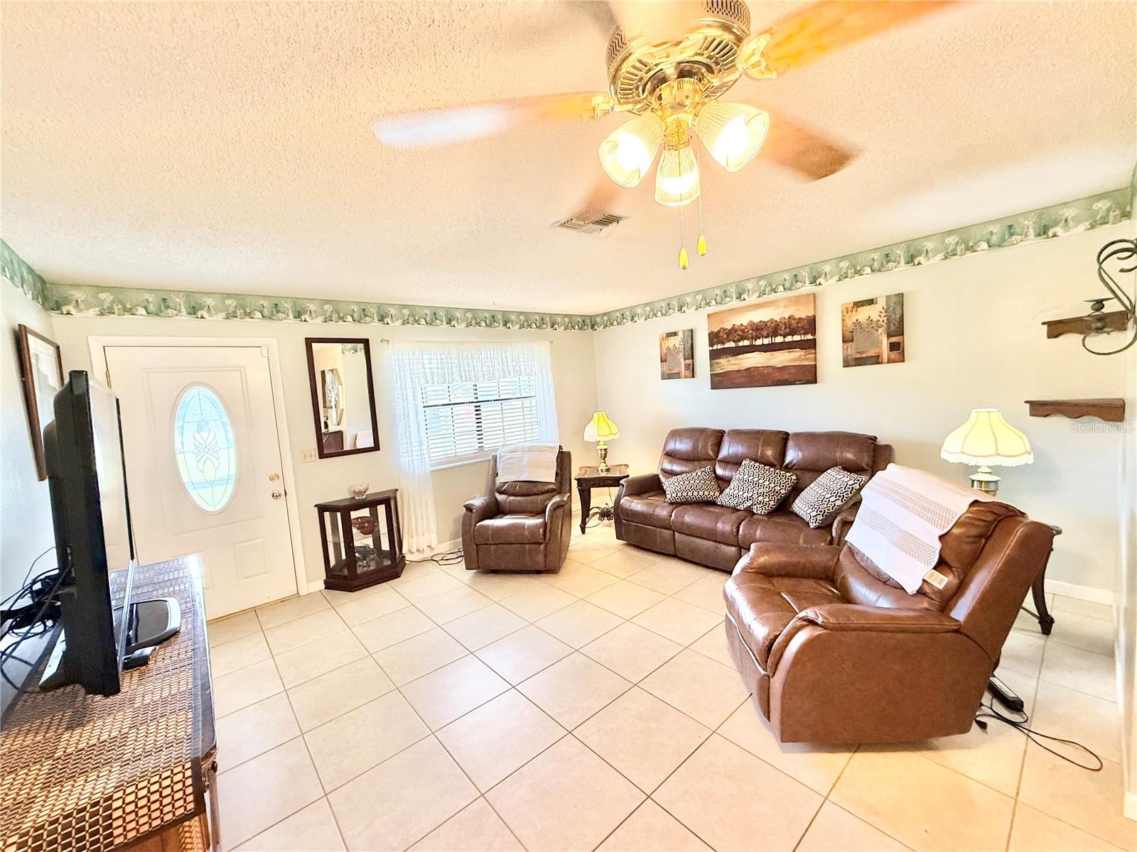 Single Family Residence at 1031 PARK AVE, TAVARES, photo 7 of 26