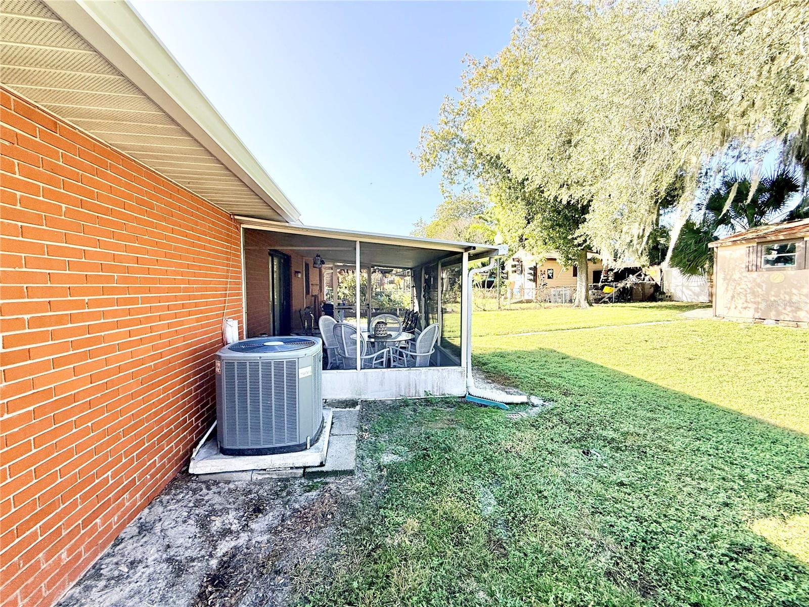 Single Family Residence at 1031 PARK AVE, TAVARES, photo 18 of 26