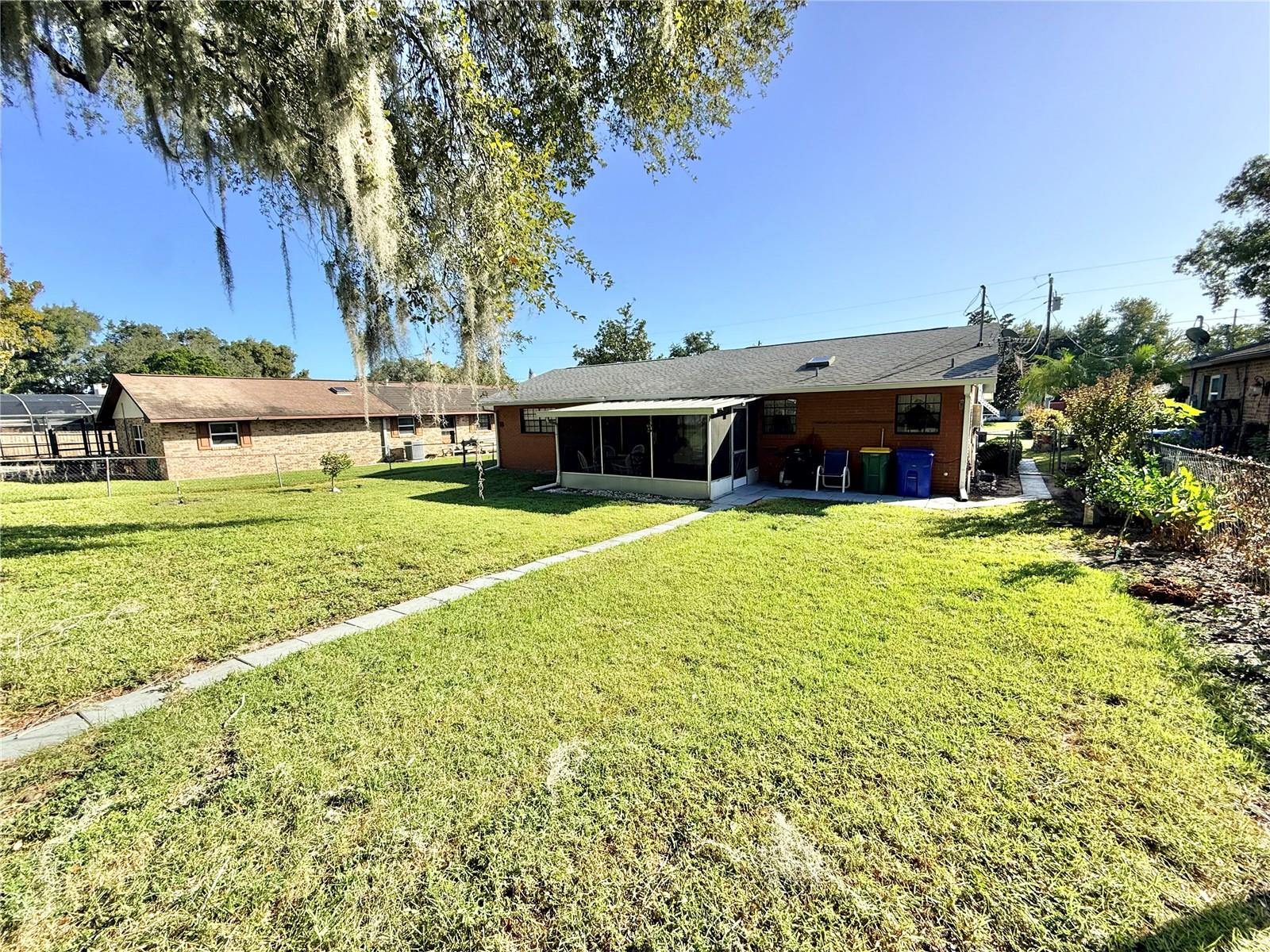 Single Family Residence at 1031 PARK AVE, TAVARES, photo 19 of 26