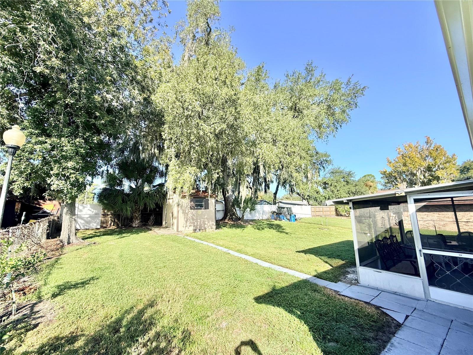 Single Family Residence at 1031 PARK AVE, TAVARES, photo 20 of 26