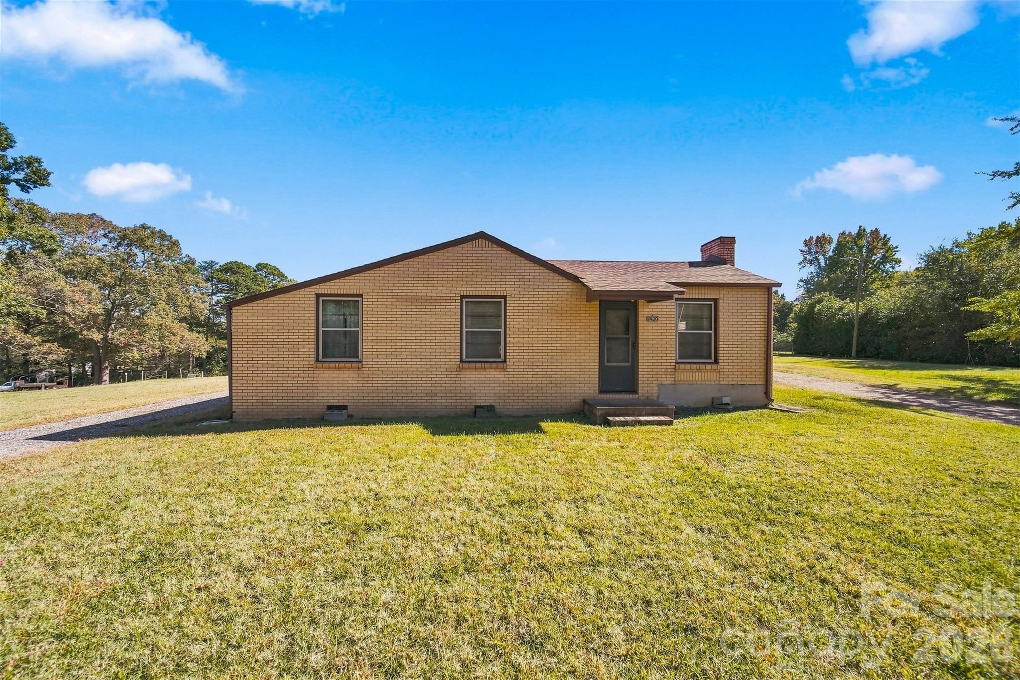 1BA 1 BA Brick Home - 1430 25th Street NE, Hickory