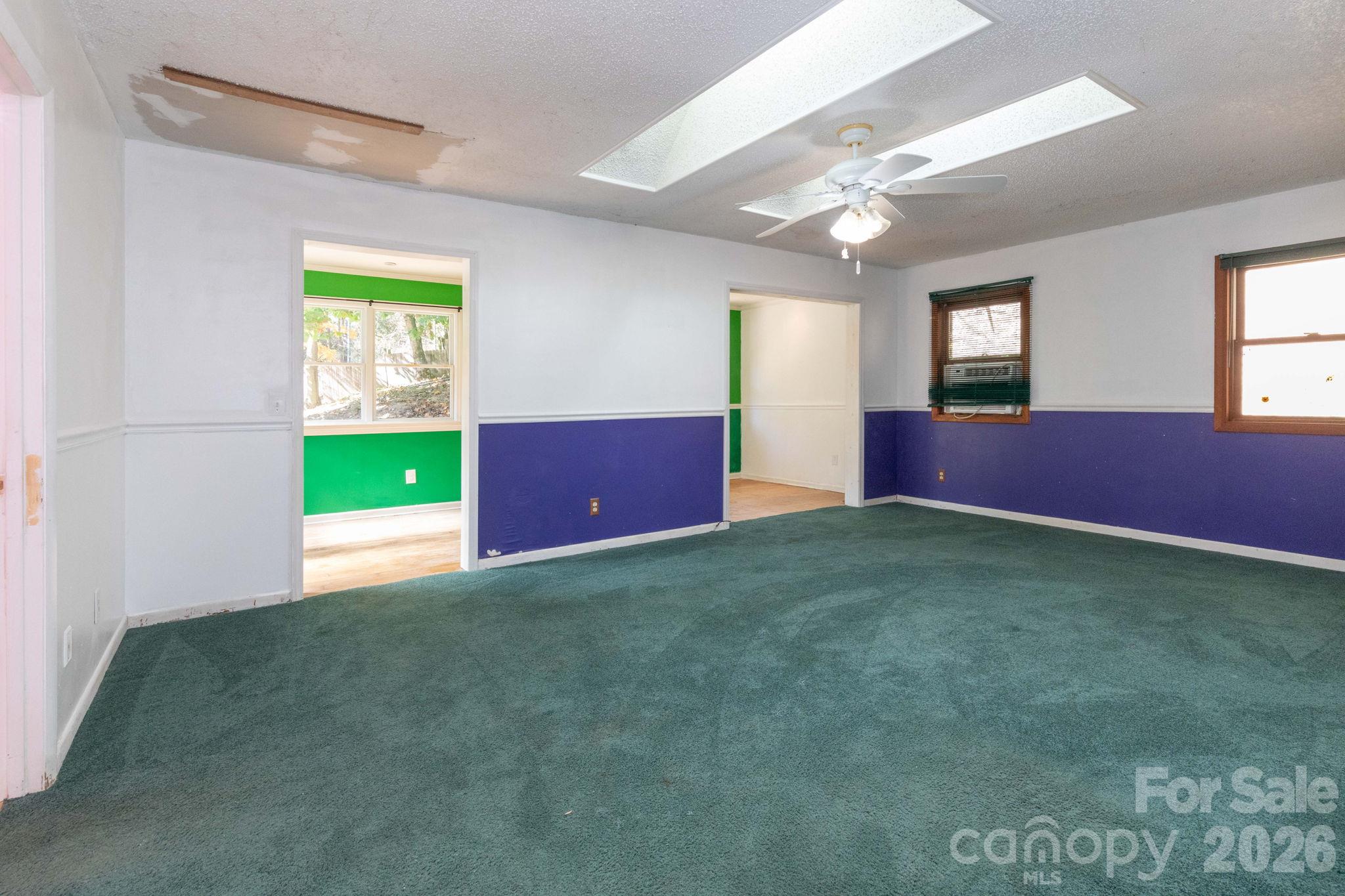 Primary bedroom with ensuite bathroom - 65 Chestnut Hill Road, Black Mountain