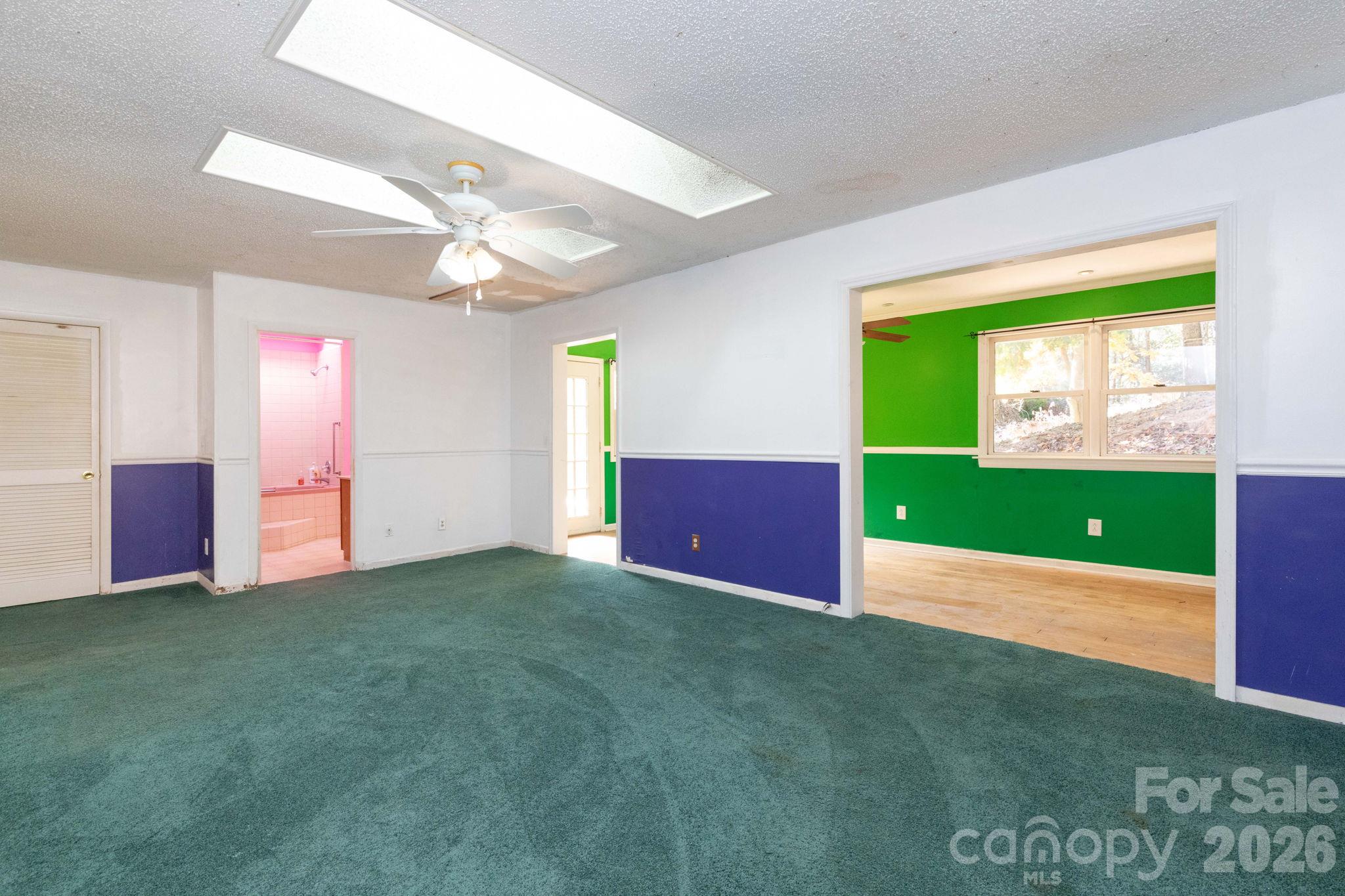 Primary bedroom with ensuite bathroom - 65 Chestnut Hill Road, Black Mountain