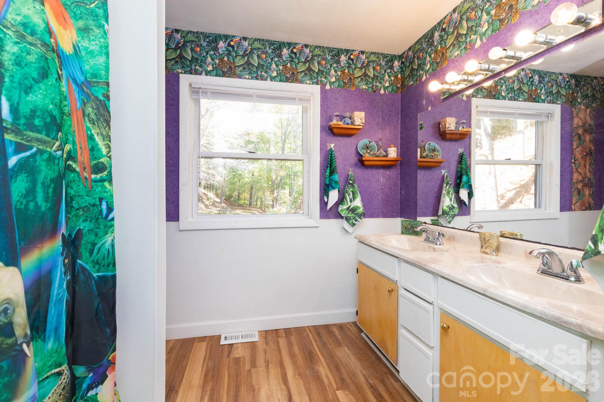 Full Bathroom - 65 Chestnut Hill Road, Black Mountain