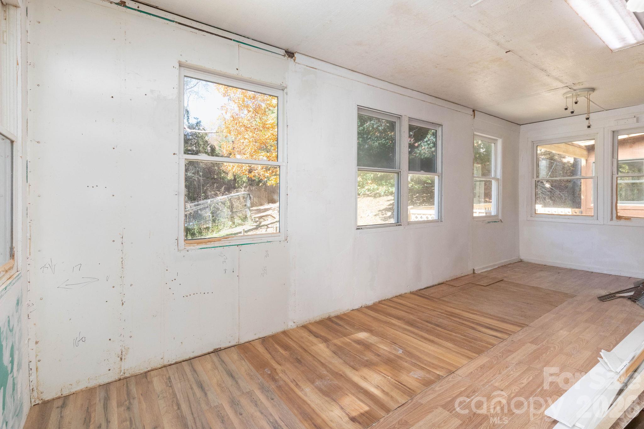 Sunroom - 65 Chestnut Hill Road, Black Mountain