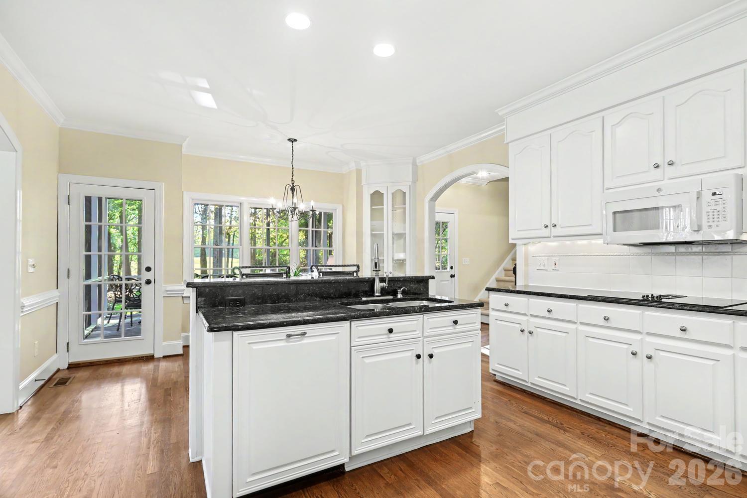 Kitchen Island - 6325 County Donegal Court, Charlotte