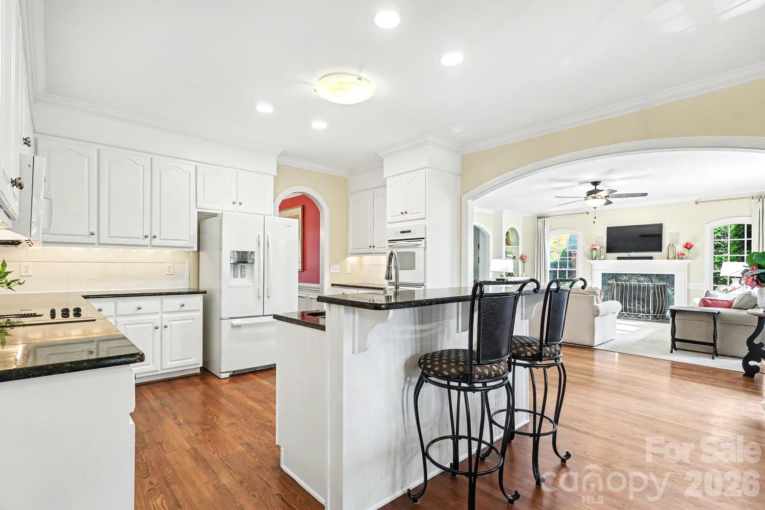 Breakfast Bar - 6325 County Donegal Court, Charlotte