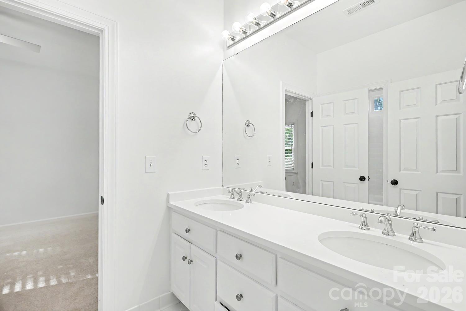 Jack & Jill Bath - 6325 County Donegal Court, Charlotte
