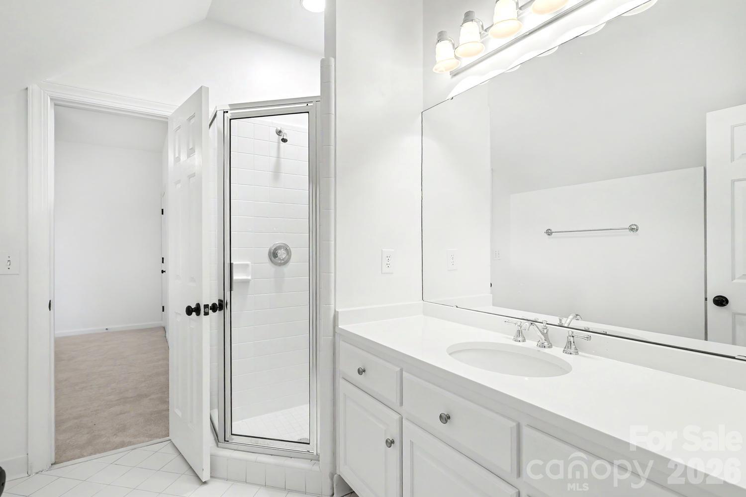 Bath between front bedroom & rec room - 6325 County Donegal Court, Charlotte