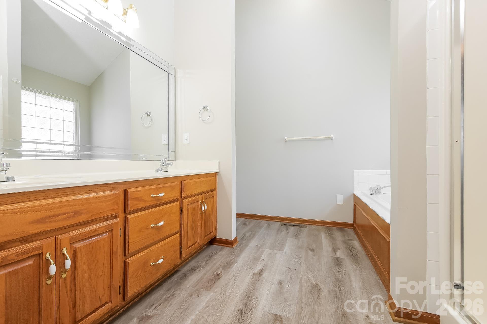 Single Family Residence at 1014 Black Oak Drive, Gastonia, photo 11 of 16
