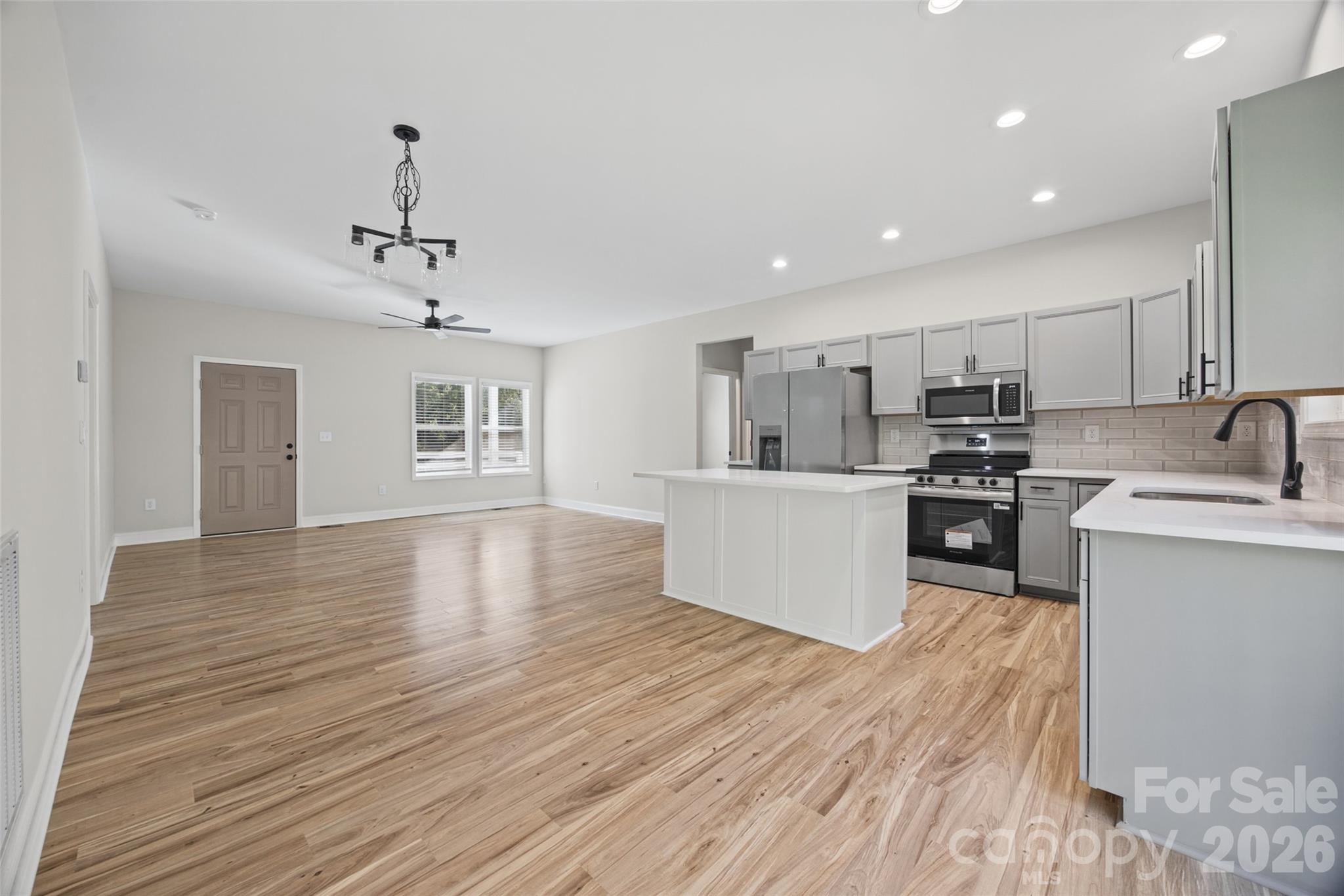 Single Family Residence at 187 Williams Street, York, photo 10 of 31