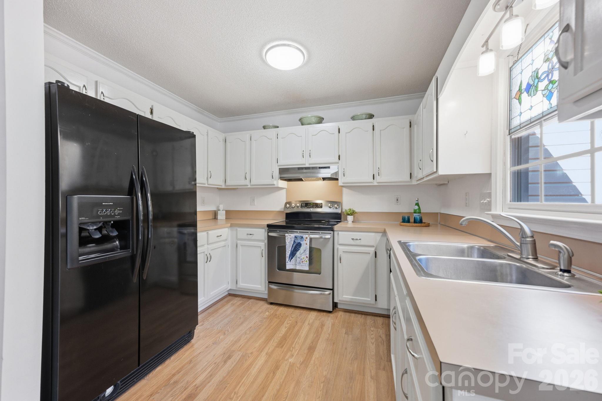 Well-Equipped Kitchen - 12807 Levins Hall Road, Huntersville