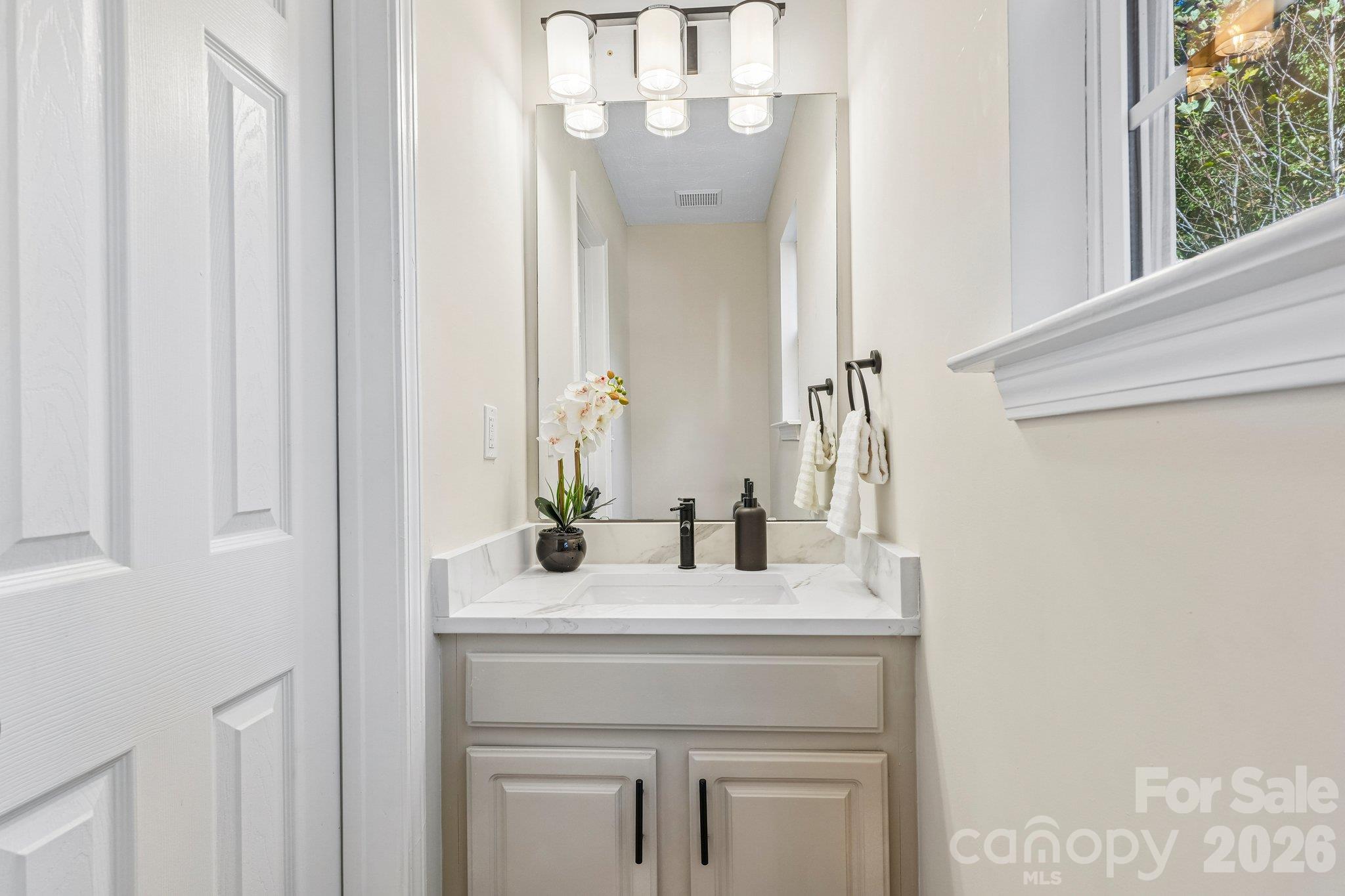 Single Family Residence at 5102 Eagle Creek Drive, Charlotte, photo 11 of 38