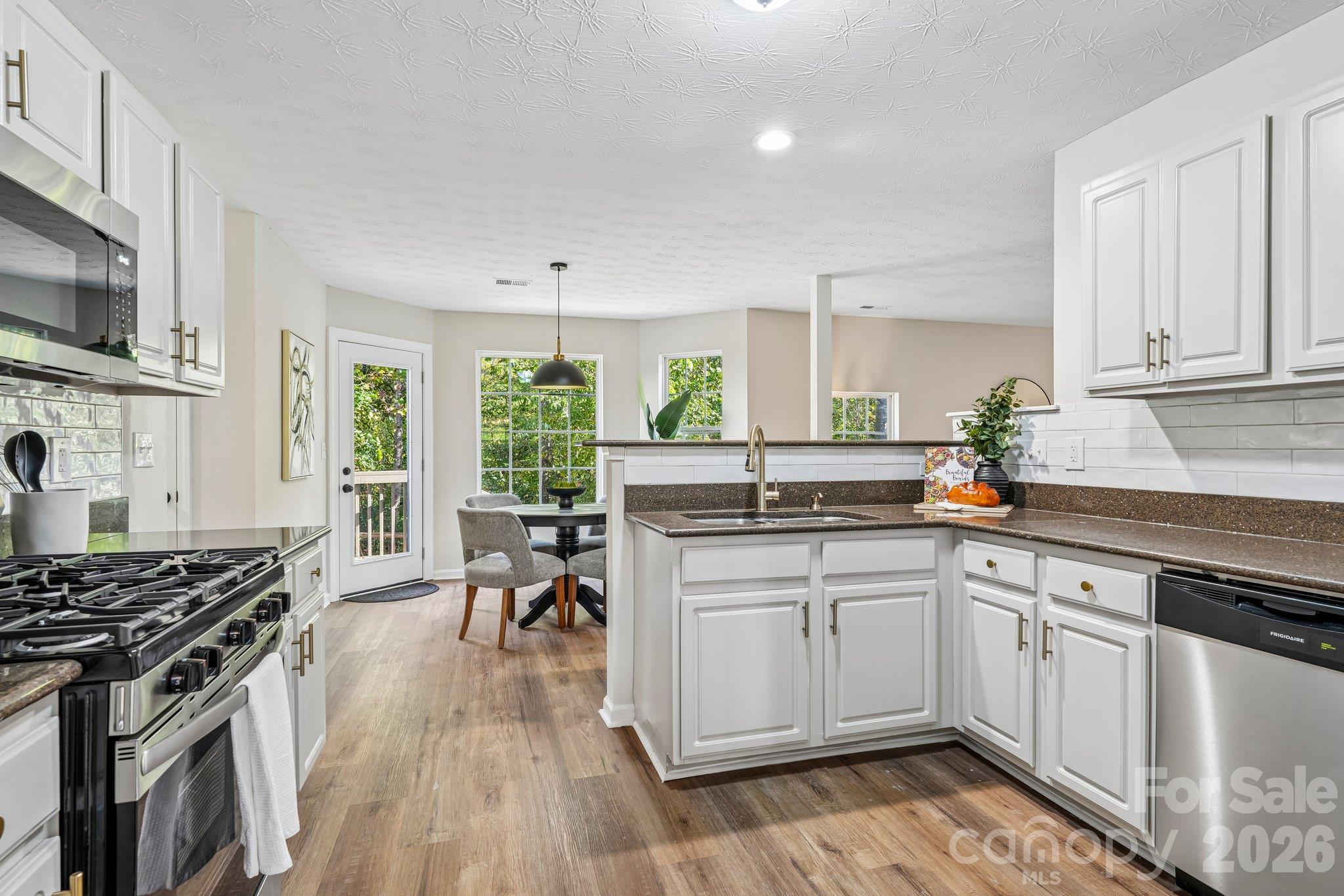 Single Family Residence at 5102 Eagle Creek Drive, Charlotte, photo 14 of 38