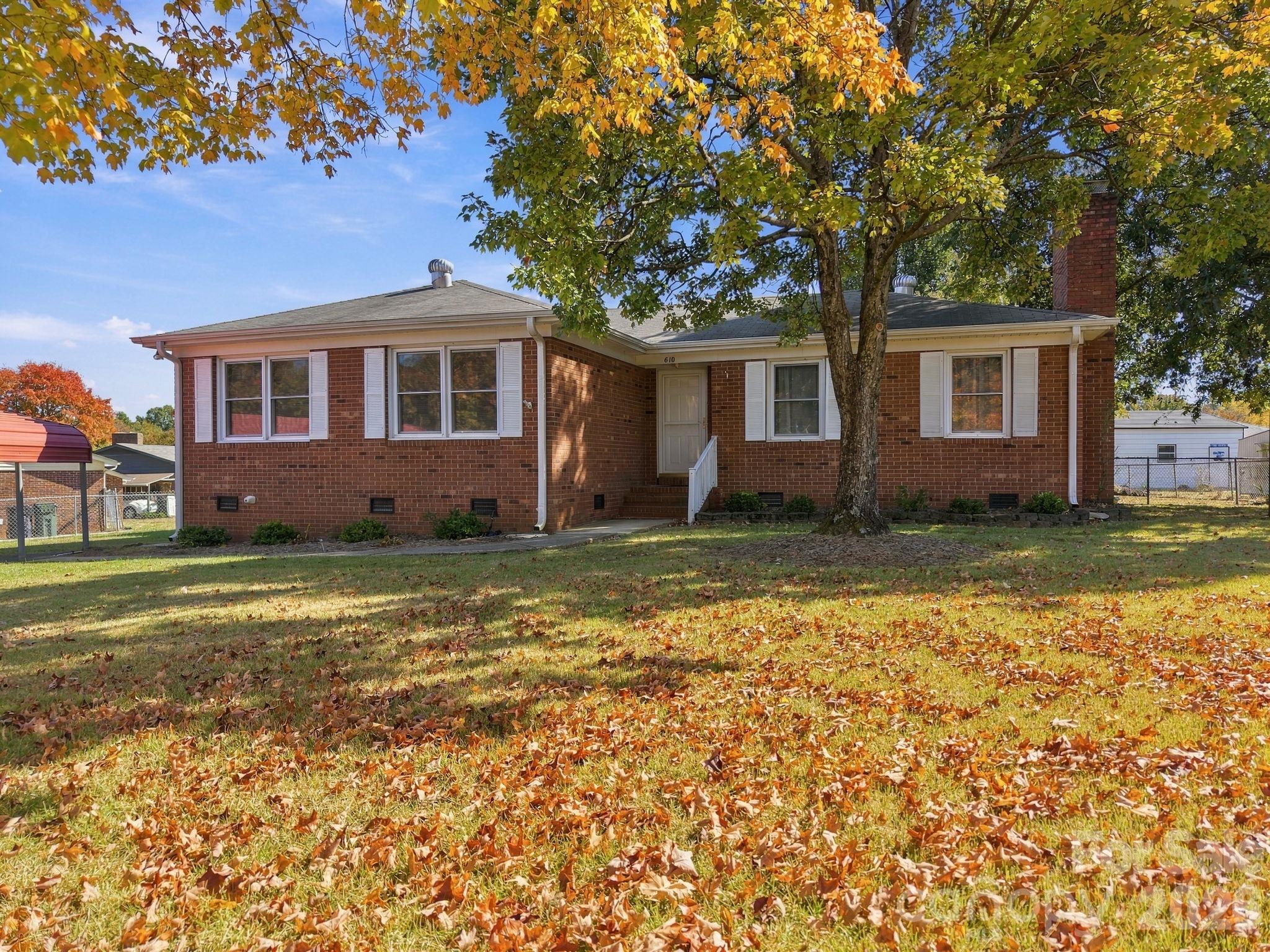 610 Lancer Court NW