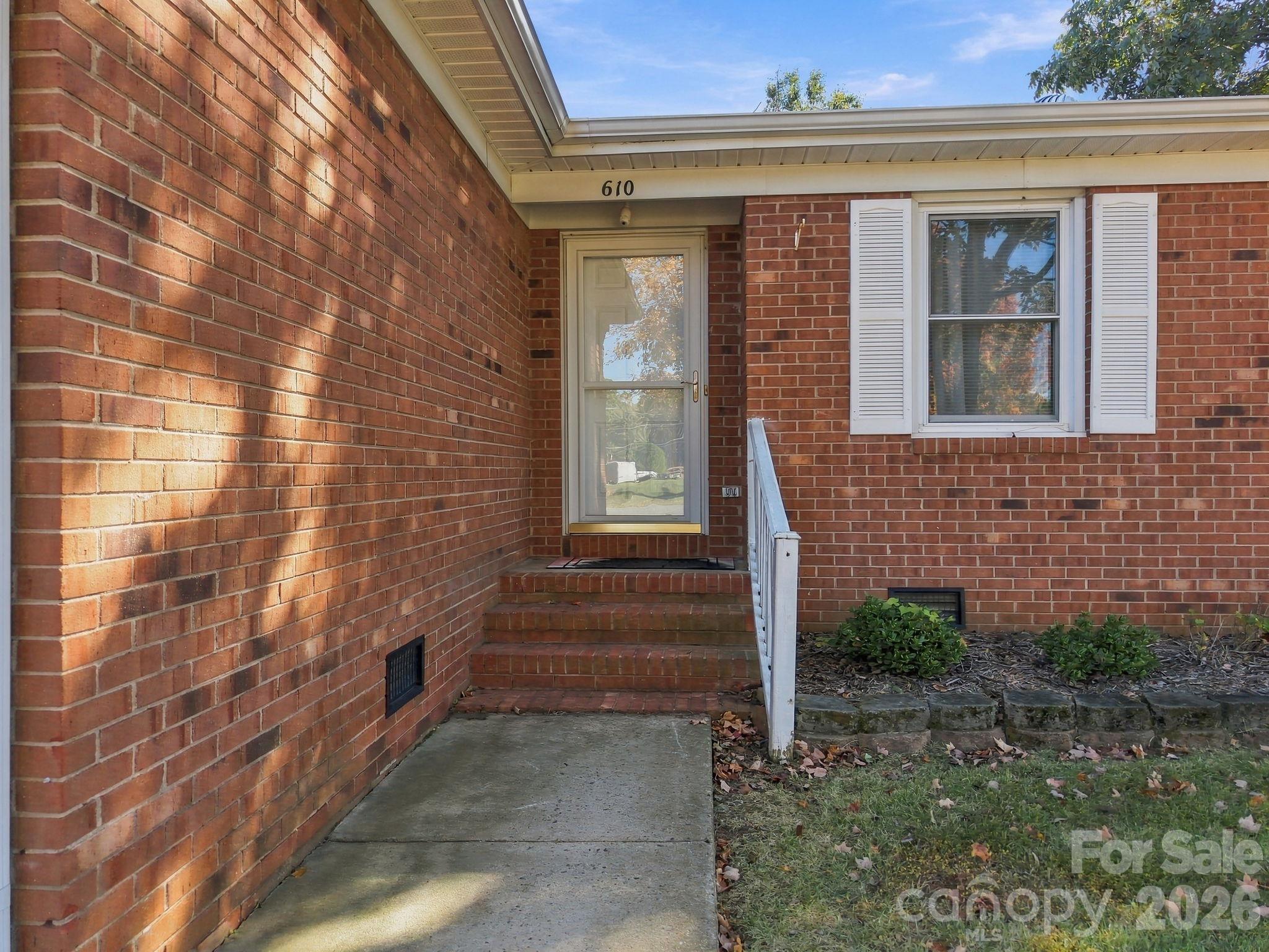 Single Family Residence at 610 Lancer Court NW, Concord, photo 5 of 48