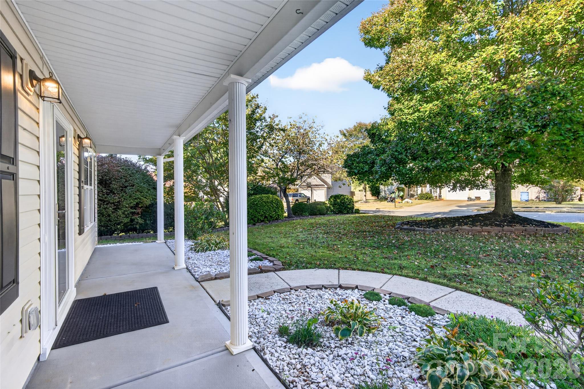 Single Family Residence at 144 Elba Drive, Mooresville, photo 2 of 23