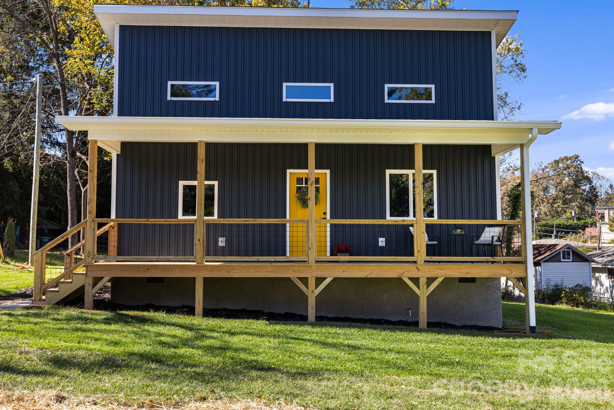 Single Family Residence at 118 Vance Street, Hendersonville, photo 5 of 27