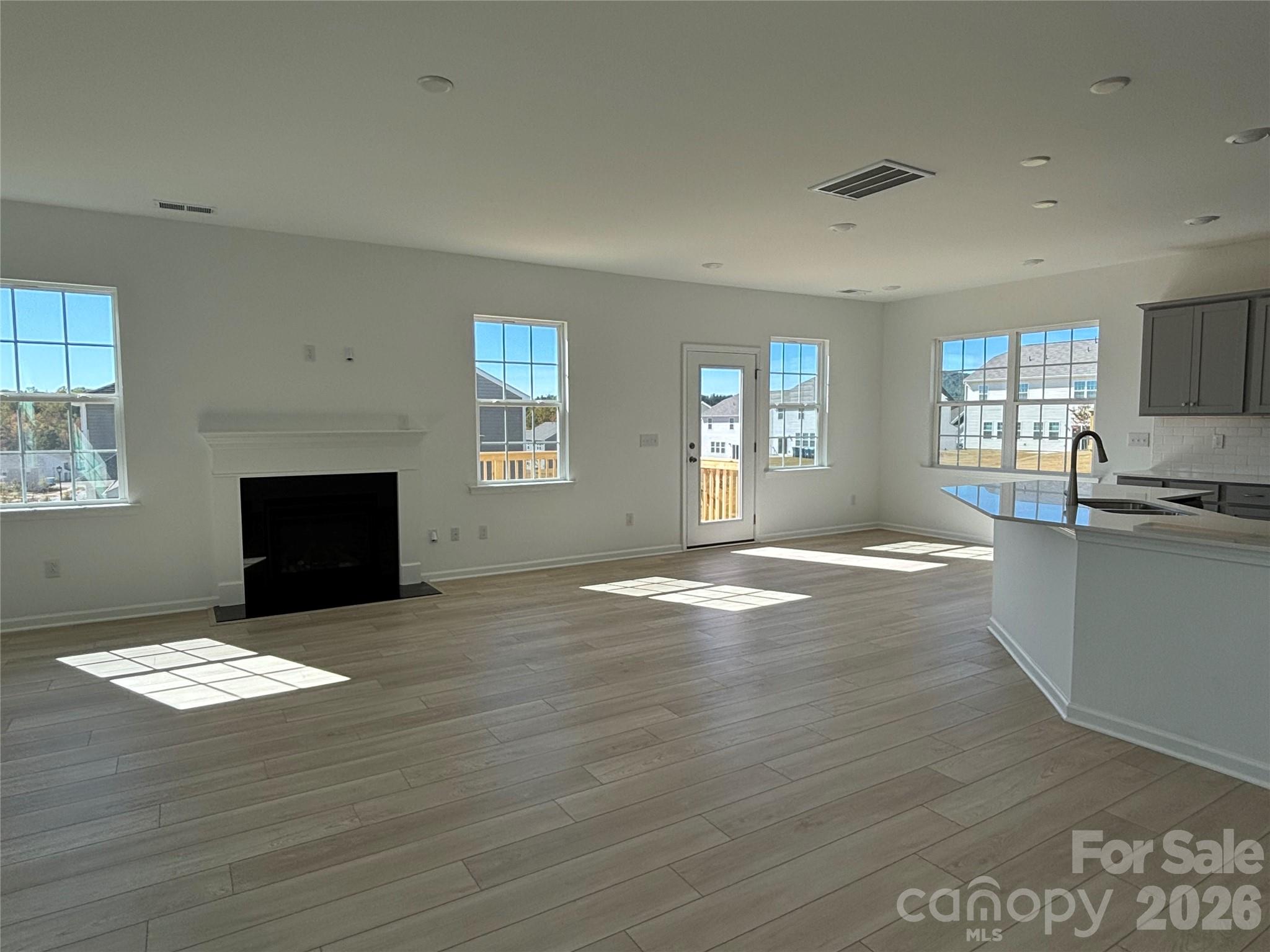 Awe, your space is really full of natural light! - 1645 Grassy Knoll Trail, Maiden