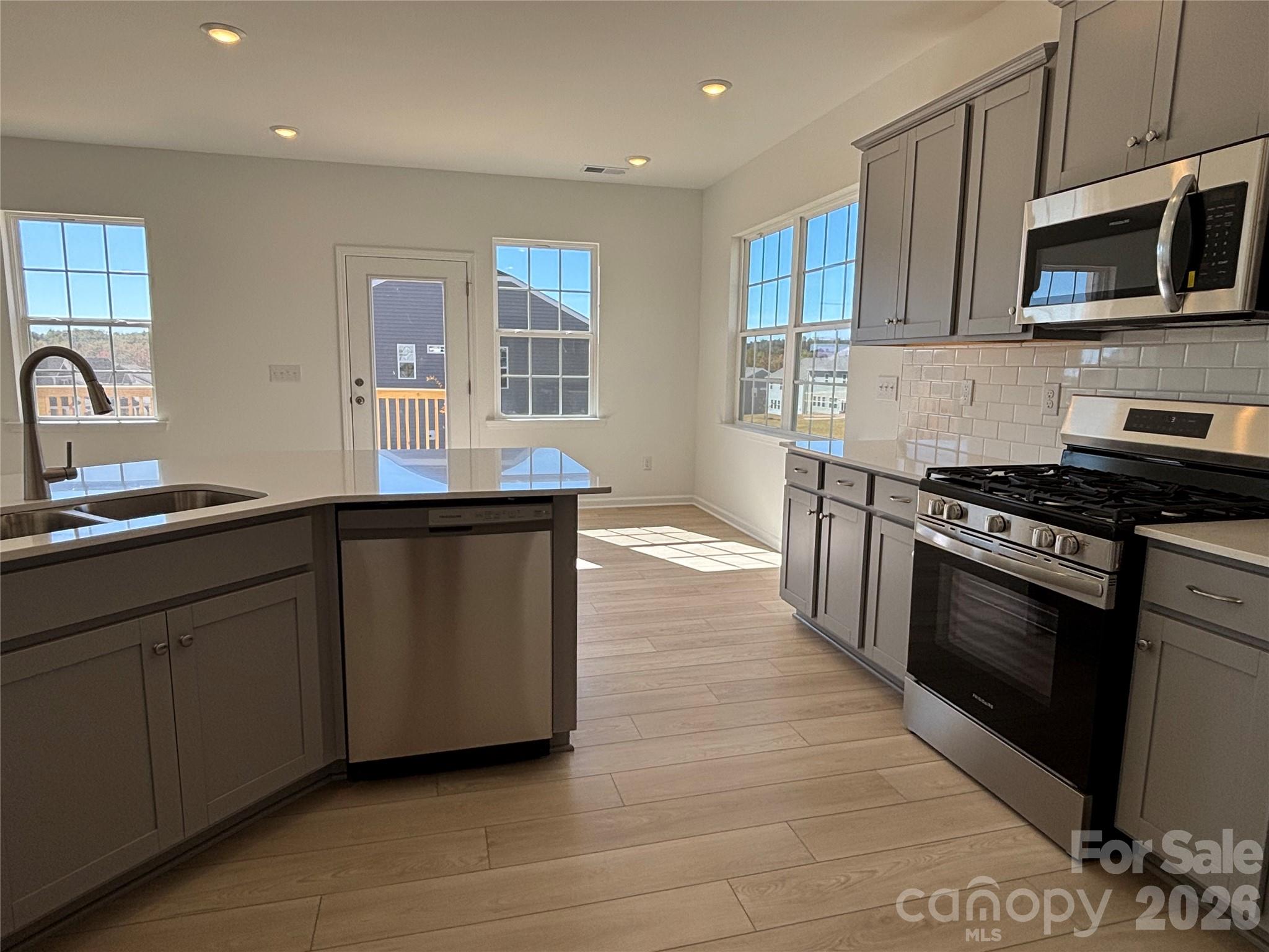 And YES to the gas range! - 1645 Grassy Knoll Trail, Maiden