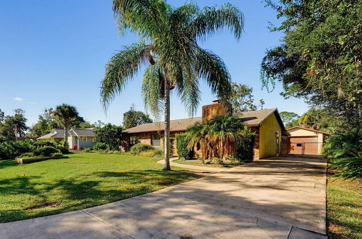 2226 VISTA PALM DR