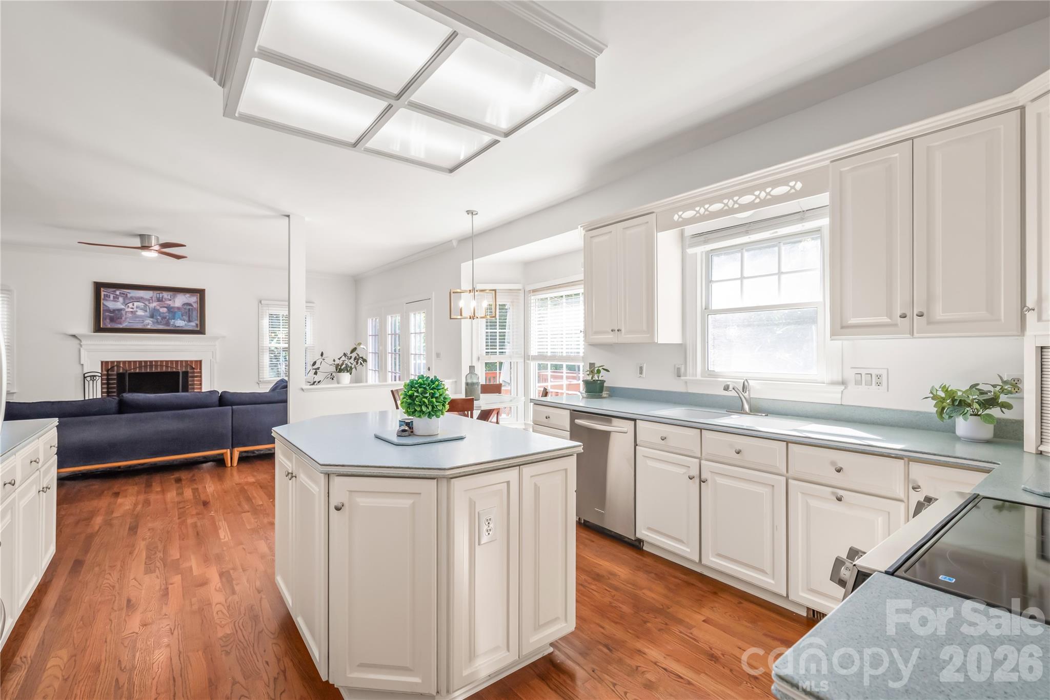 Not a chef? No problem. When you live this close to The Bowl at Ballantyne, the new Wegmans, and dozens of top local spots, world-class takeout and incredible dining out are always just minutes away. - 11024 Stonepath Lane, Charlotte
