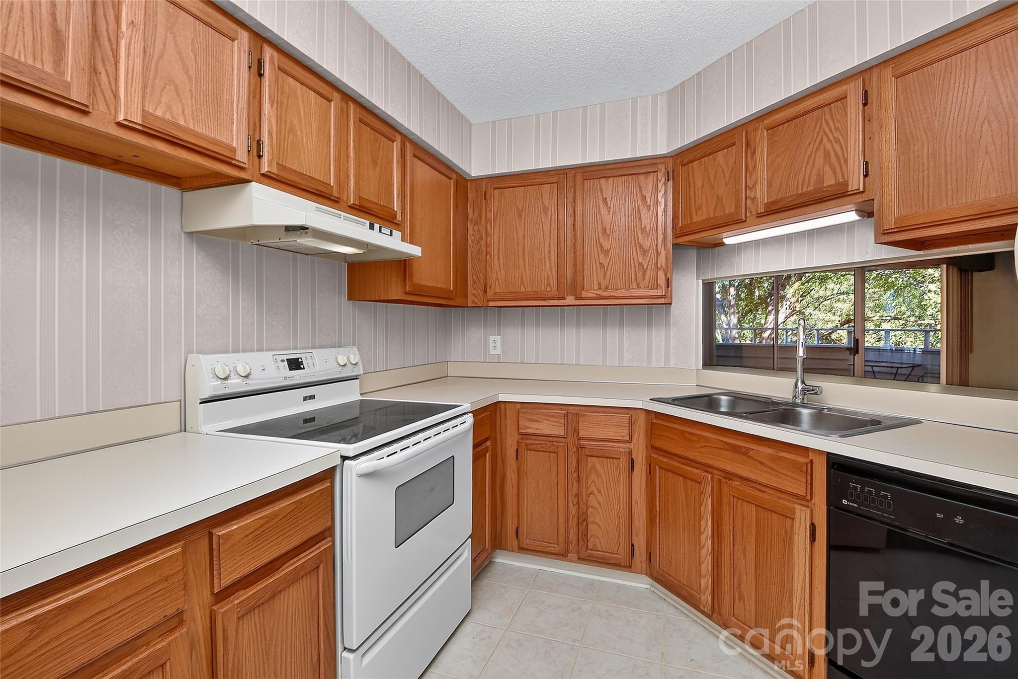 Condominium at 2559 Stockbridge Drive, Charlotte, photo 4 of 17