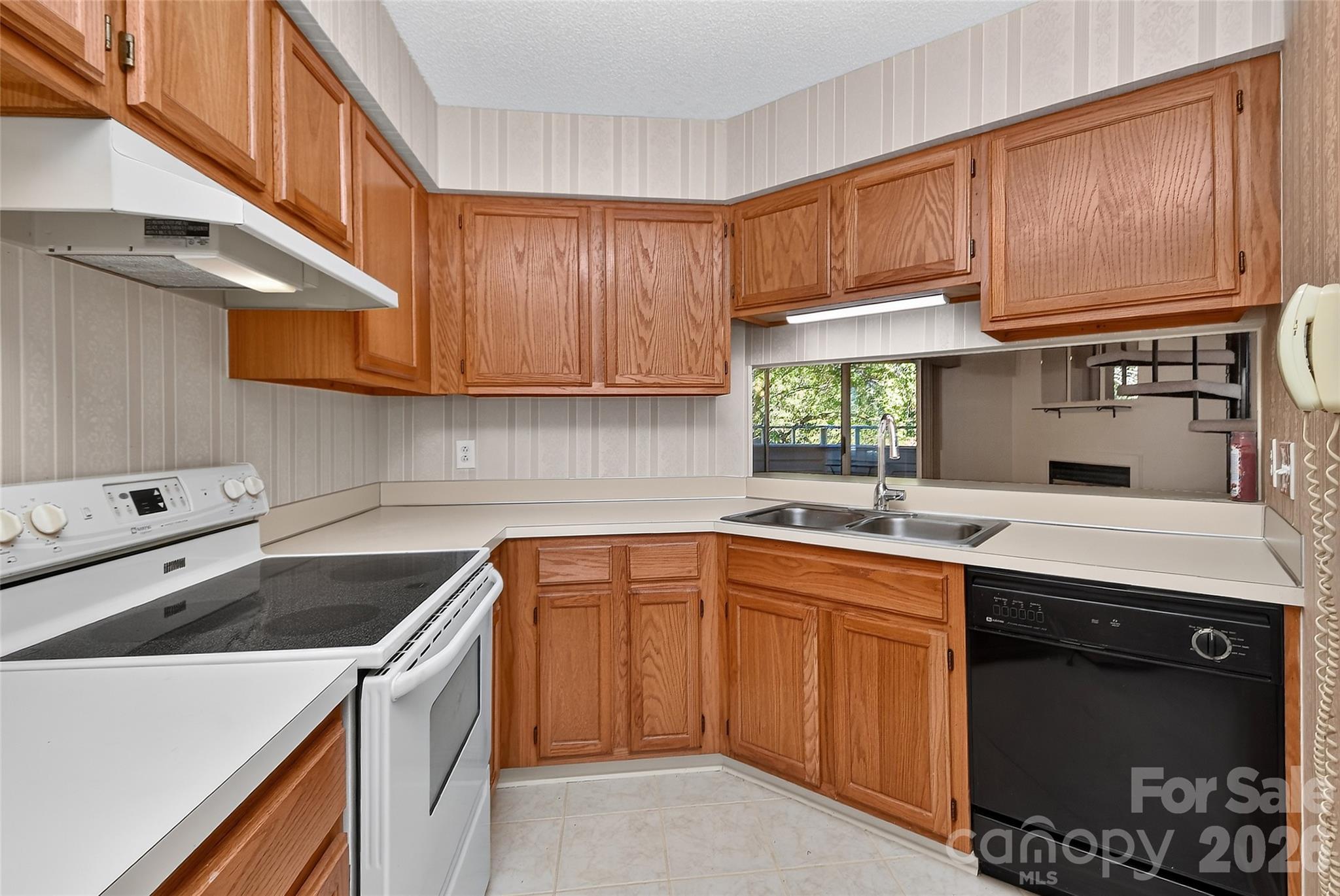 Condominium at 2559 Stockbridge Drive, Charlotte, photo 5 of 17