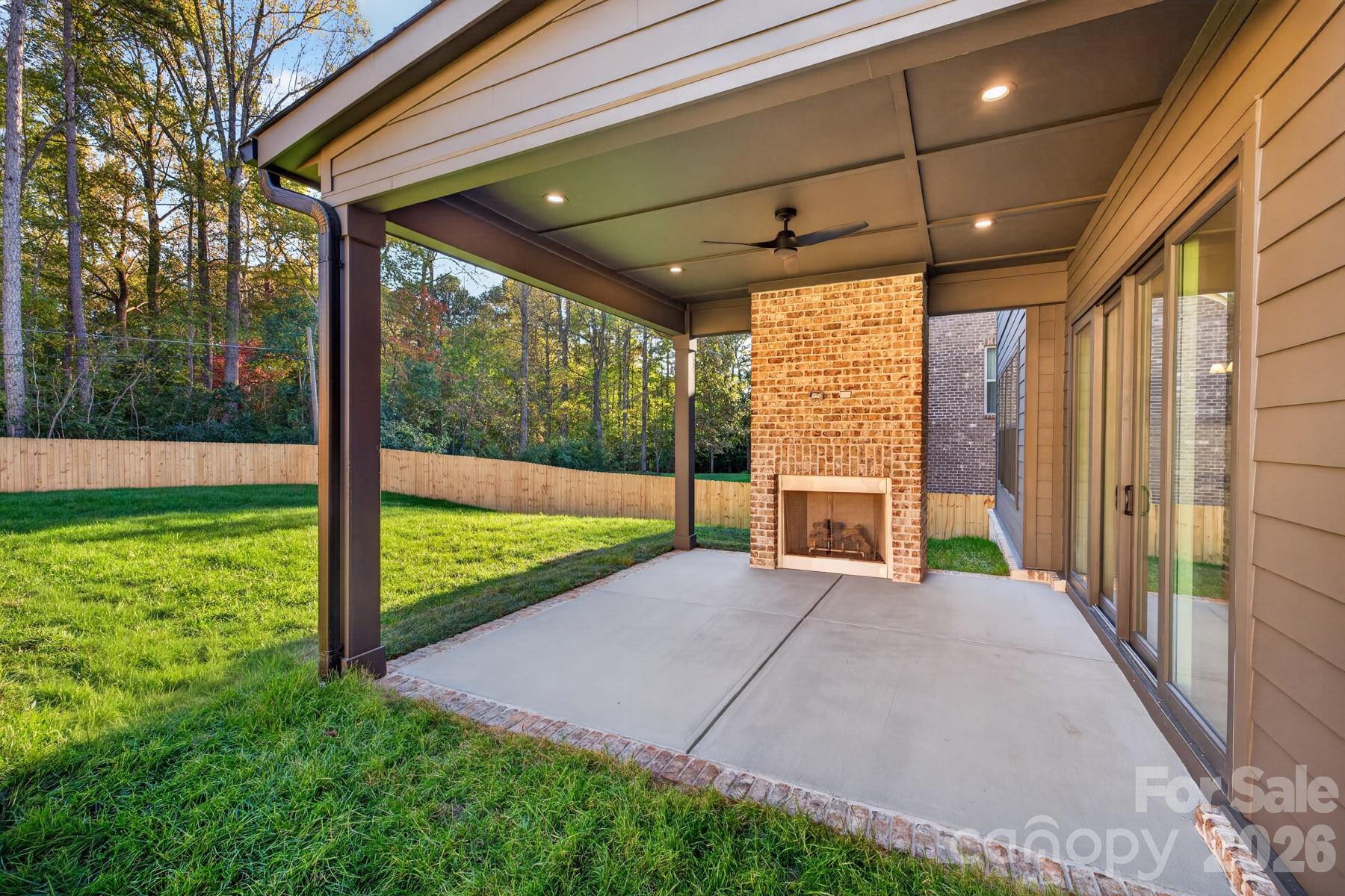 Single Family Residence at 221 Smithfield Drive, Charlotte, photo 34 of 39