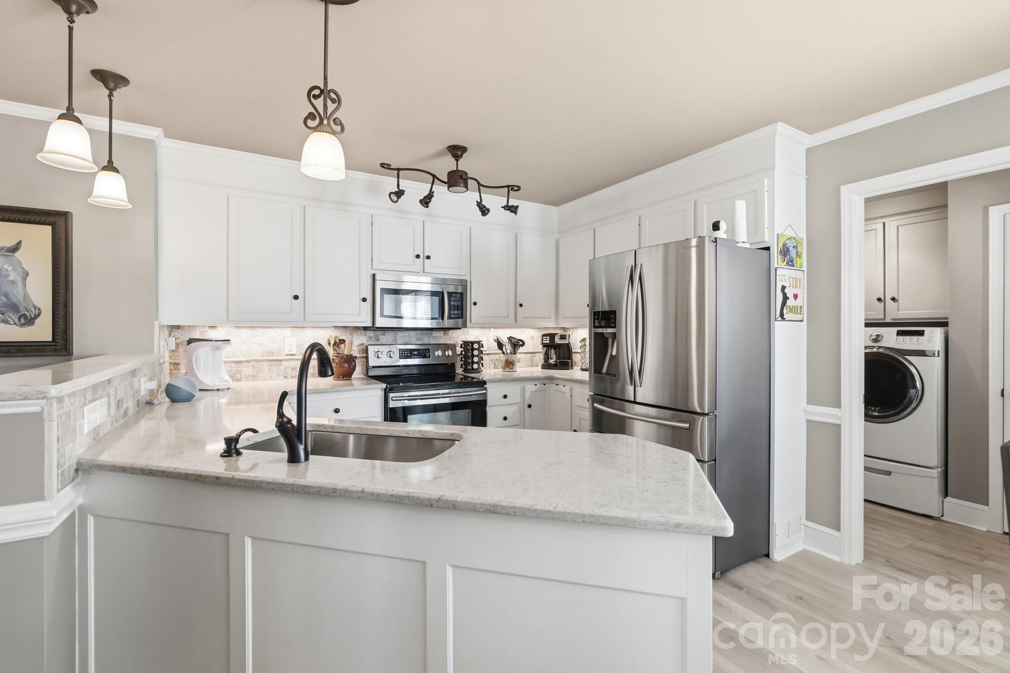 Kitchen - 100 Megan Court, Monroe