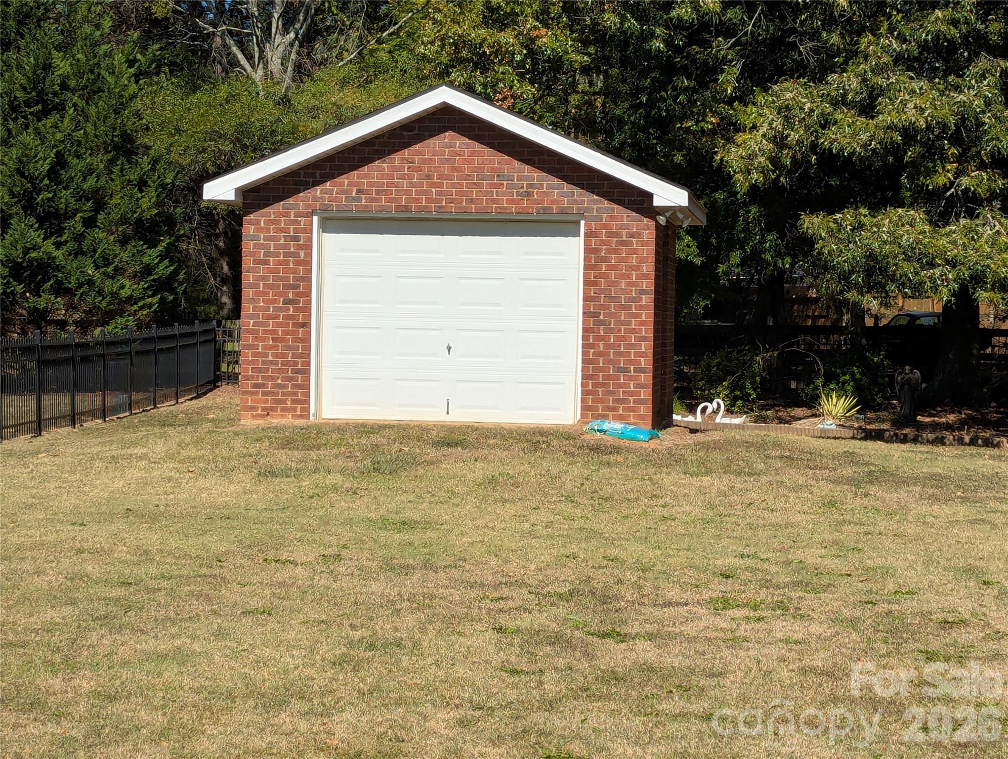 Workshop with electric connection - 3203 McGee Lane, Monroe