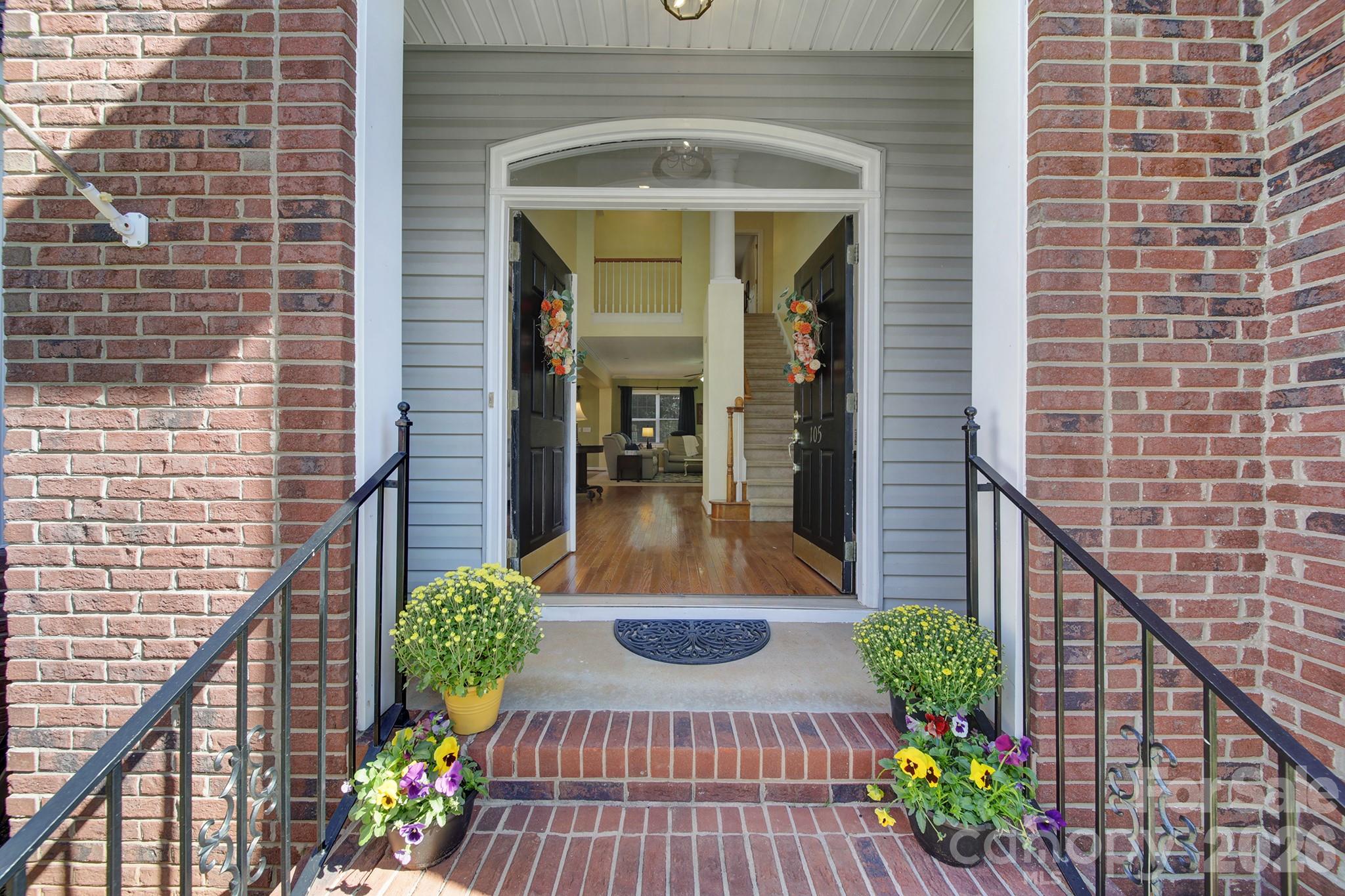 Single Family Residence at 105 Coburn Court, Fort Mill, photo 4 of 39