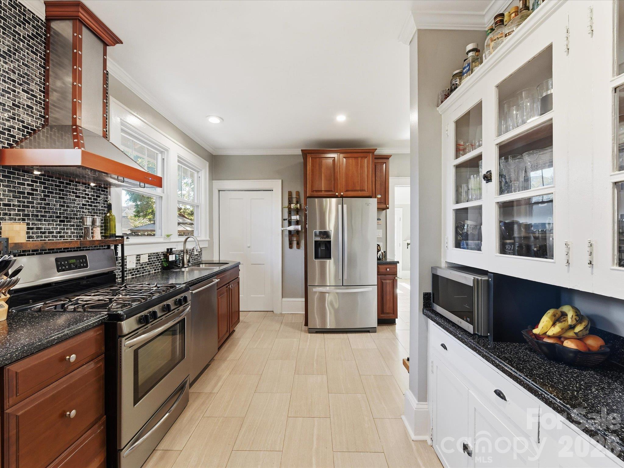 Custom hood above gas range - 415 West Boulevard, Charlotte
