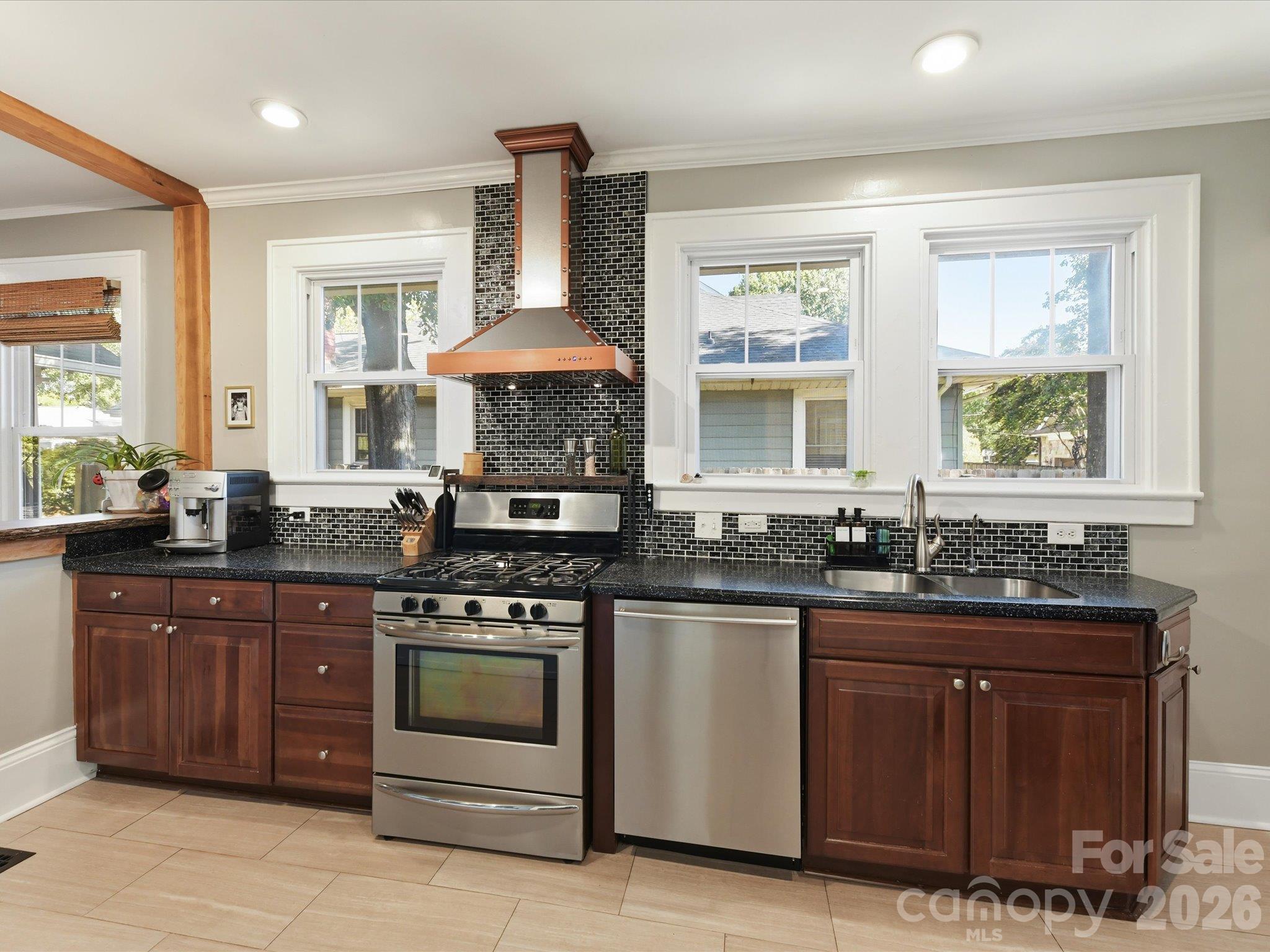 Custom hood above gas range - 415 West Boulevard, Charlotte