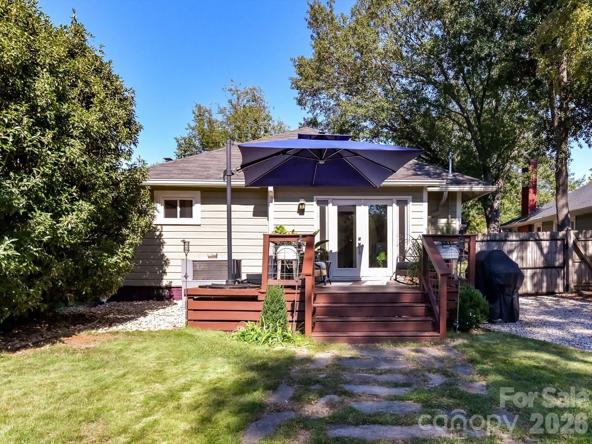 Single Family Residence at 415 West Boulevard, Charlotte, photo 39 of 43
