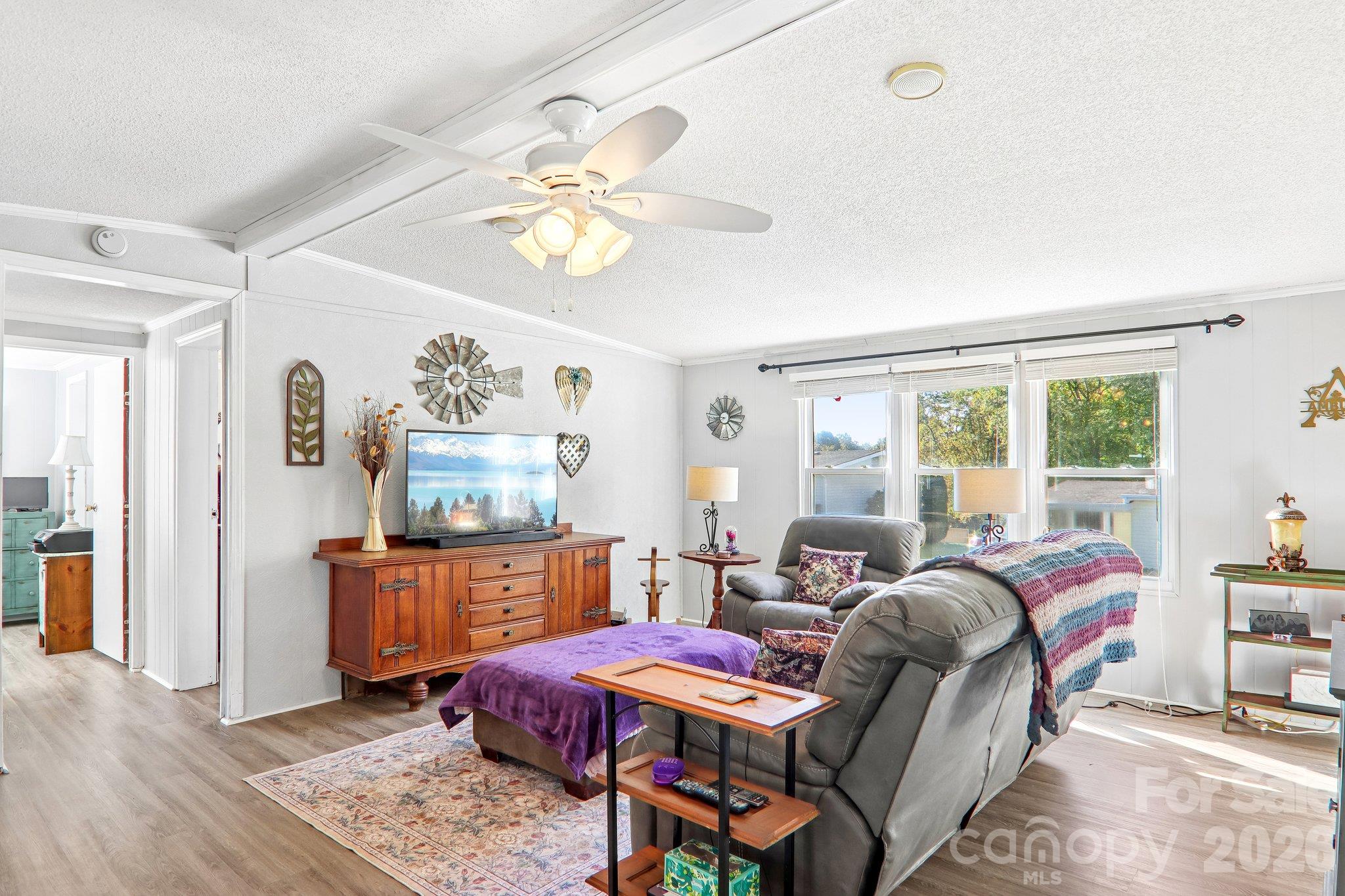 Single Family Residence at 304 Meadowbrook Court, Hendersonville, photo 5 of 48