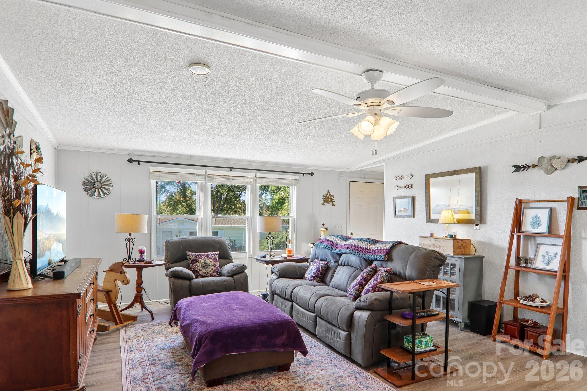 Single Family Residence at 304 Meadowbrook Court, Hendersonville, photo 6 of 48
