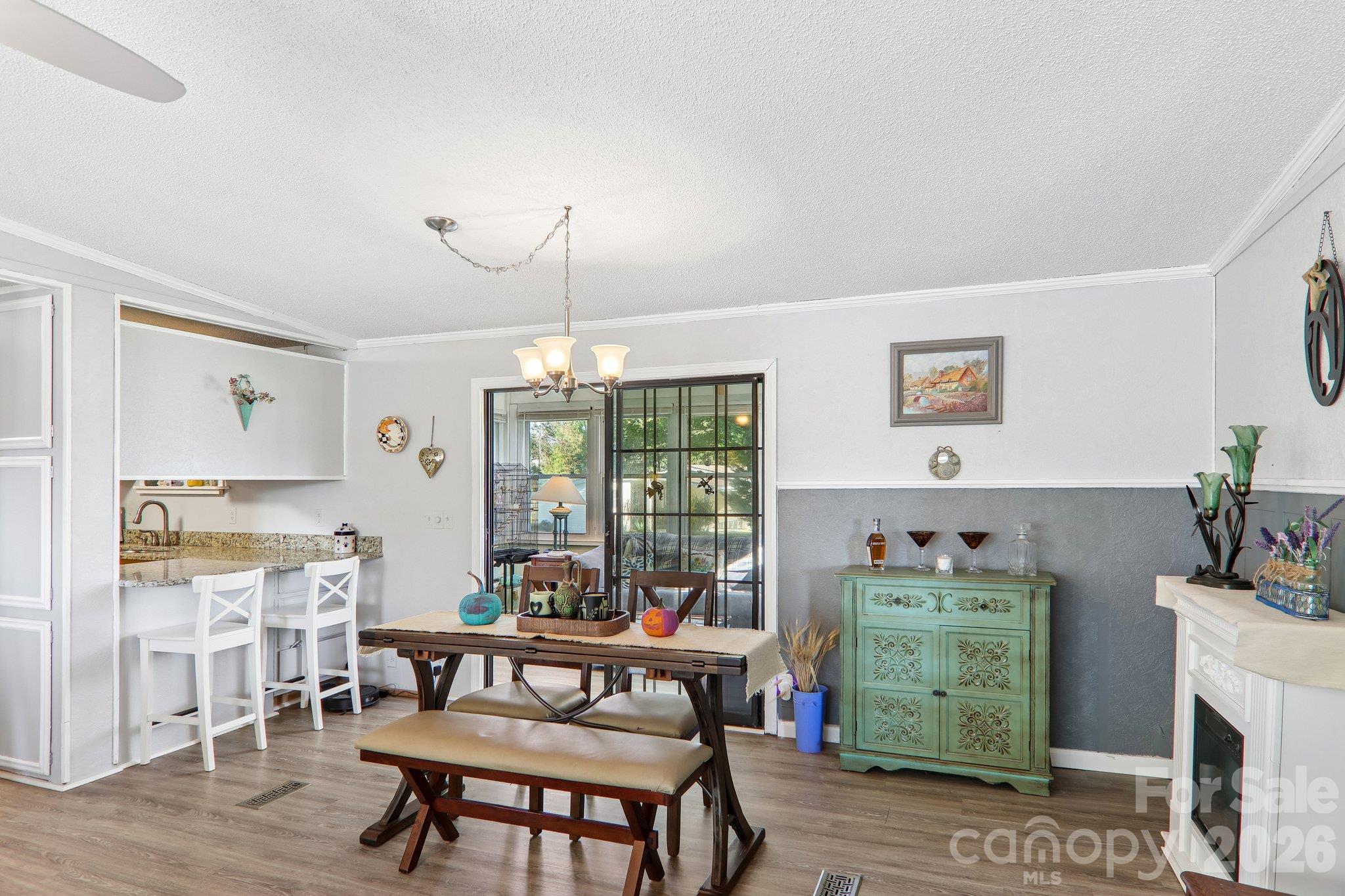 Single Family Residence at 304 Meadowbrook Court, Hendersonville, photo 10 of 48