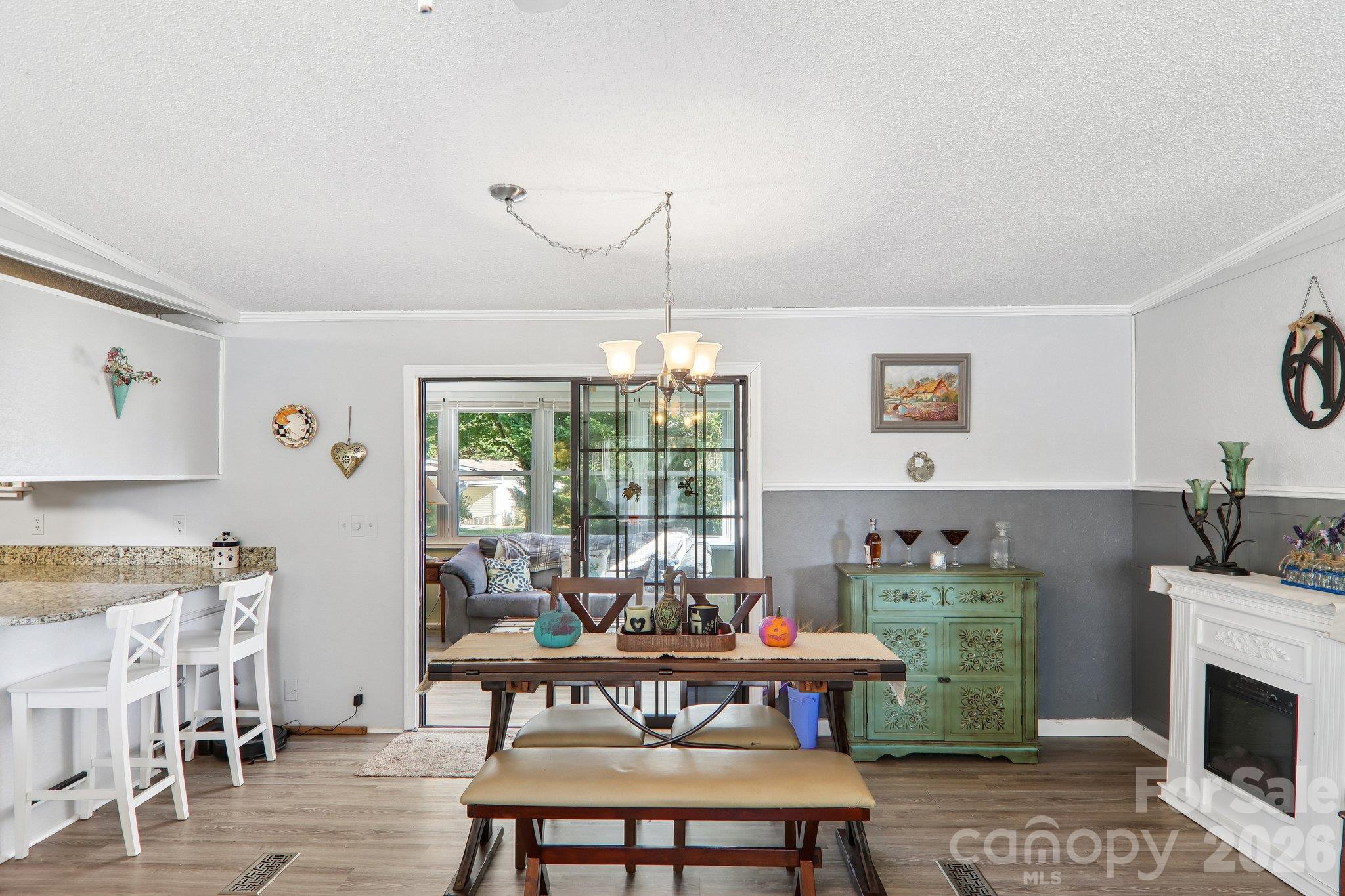 Single Family Residence at 304 Meadowbrook Court, Hendersonville, photo 11 of 48