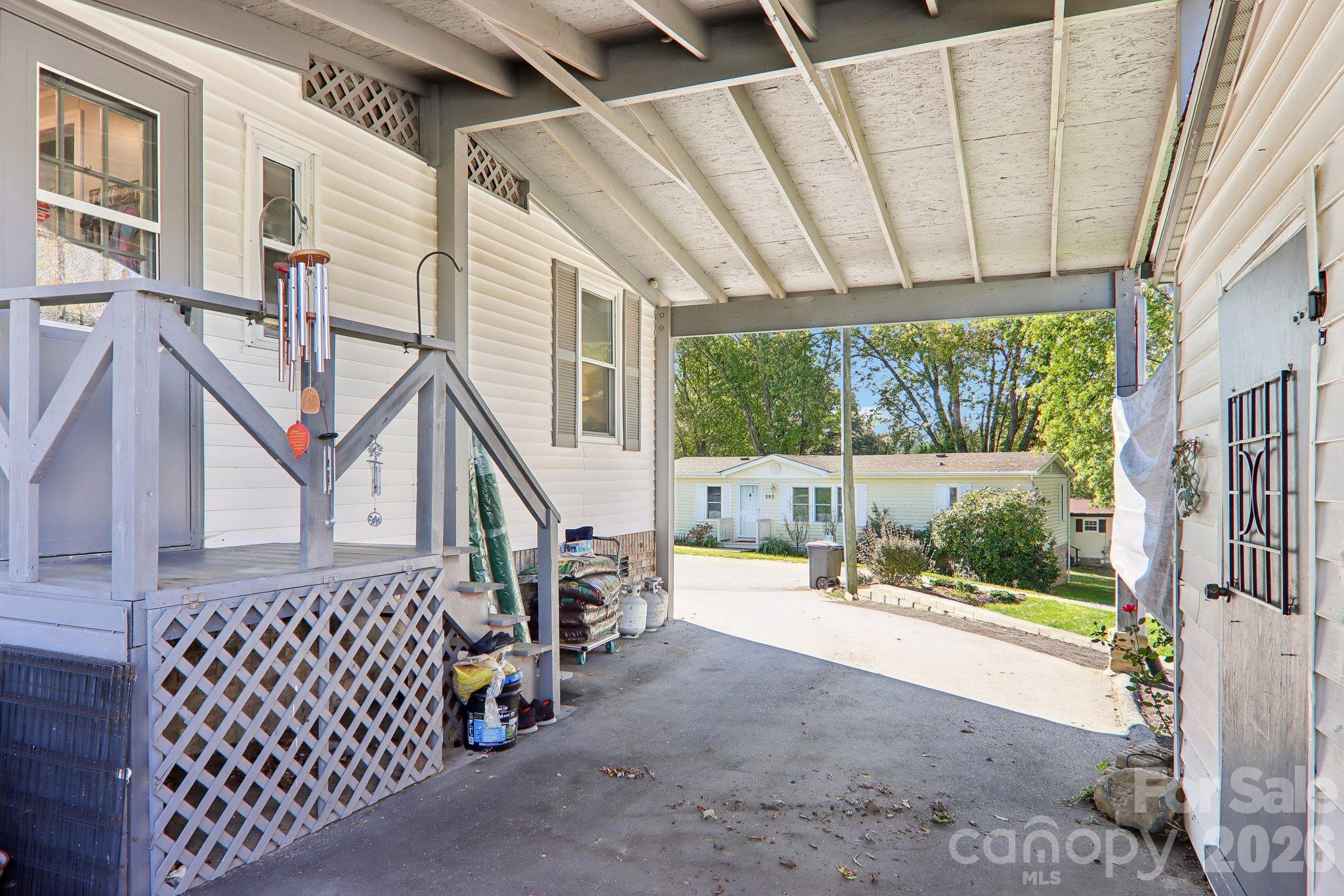 Single Family Residence at 304 Meadowbrook Court, Hendersonville, photo 40 of 48