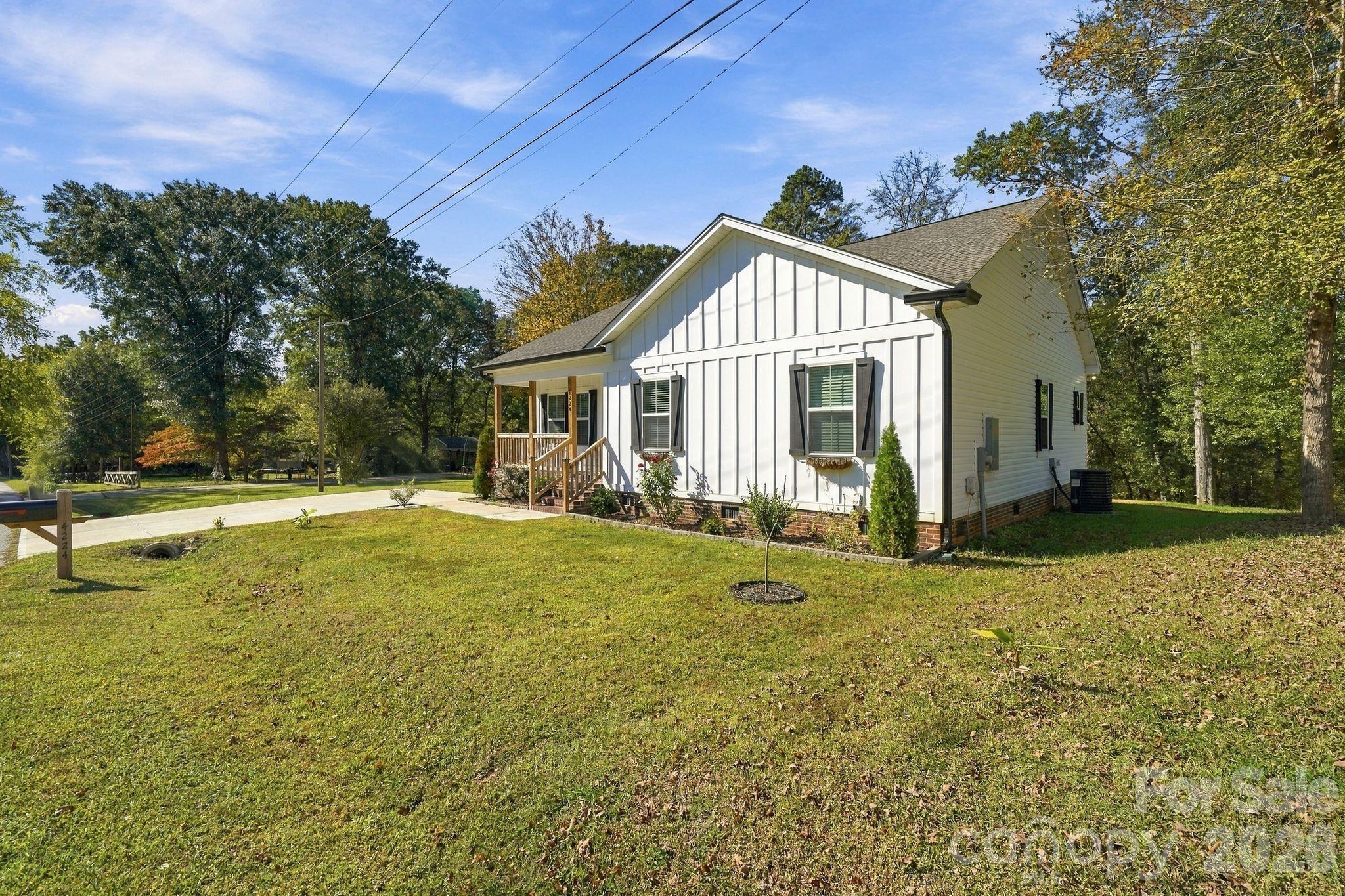 Single Family Residence at 4224 Pebblebrook Circle, Concord, photo 2 of 27