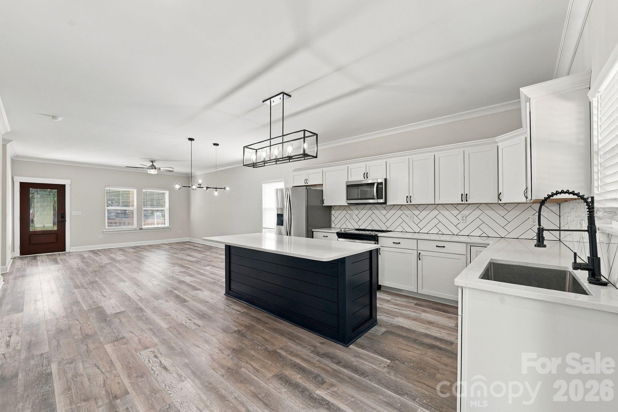 Deep farm sink in kitchen, back splash, quartz countertops - 4224 Pebblebrook Circle, Concord