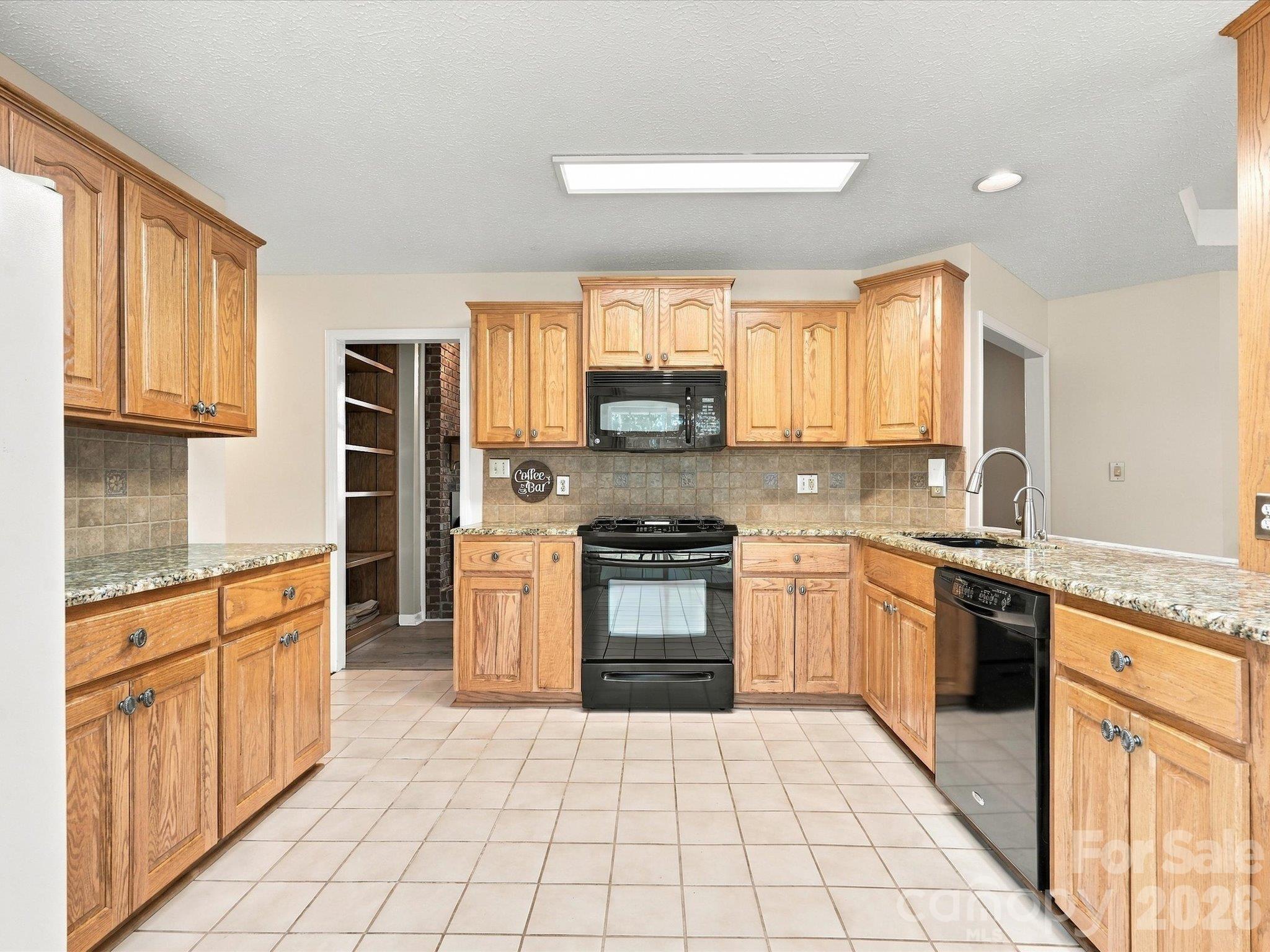 Single Family Residence at 106 Sterling Drive, York, photo 11 of 47