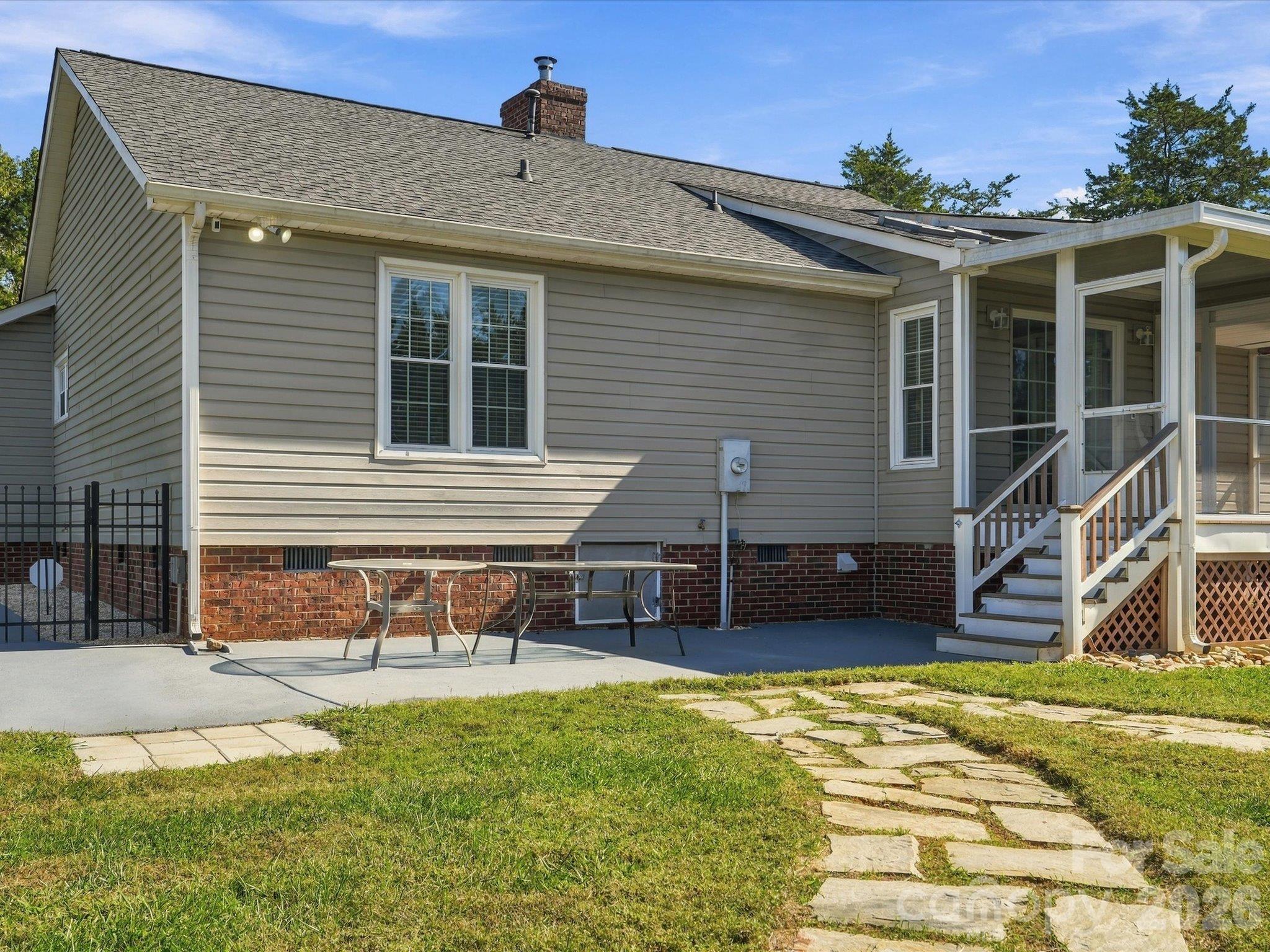 Single Family Residence at 106 Sterling Drive, York, photo 29 of 47