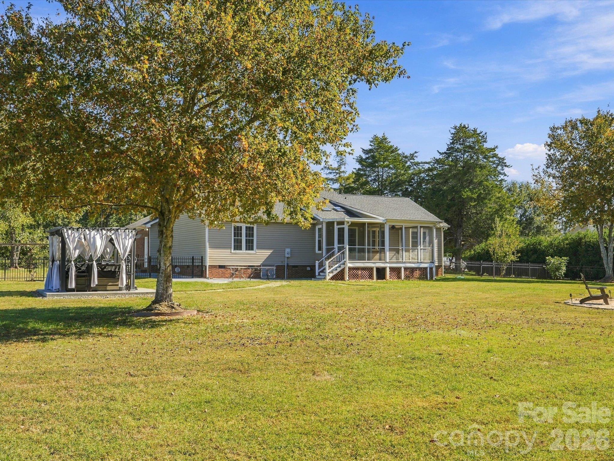 Single Family Residence at 106 Sterling Drive, York, photo 33 of 47