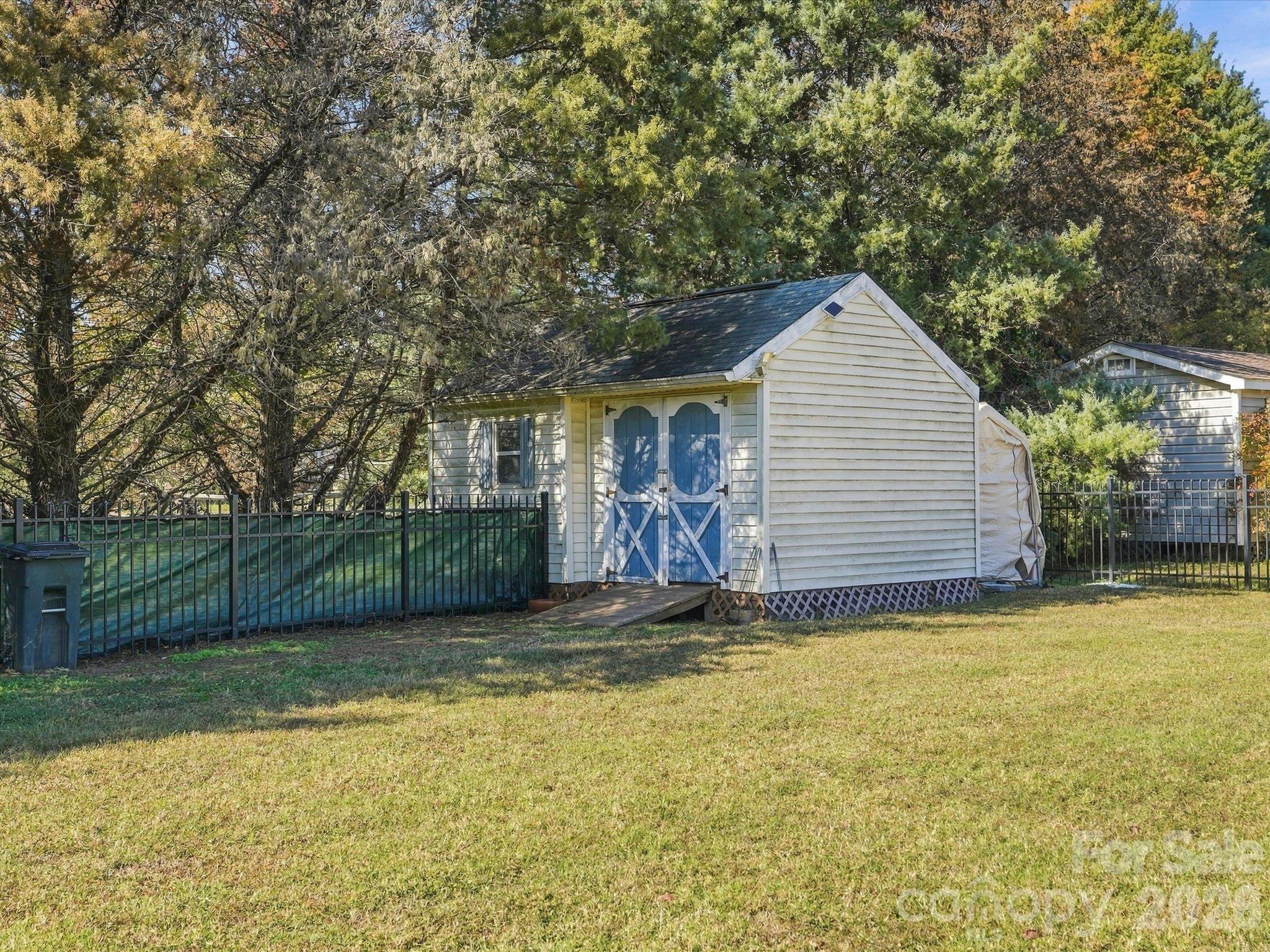 Single Family Residence at 106 Sterling Drive, York, photo 41 of 47